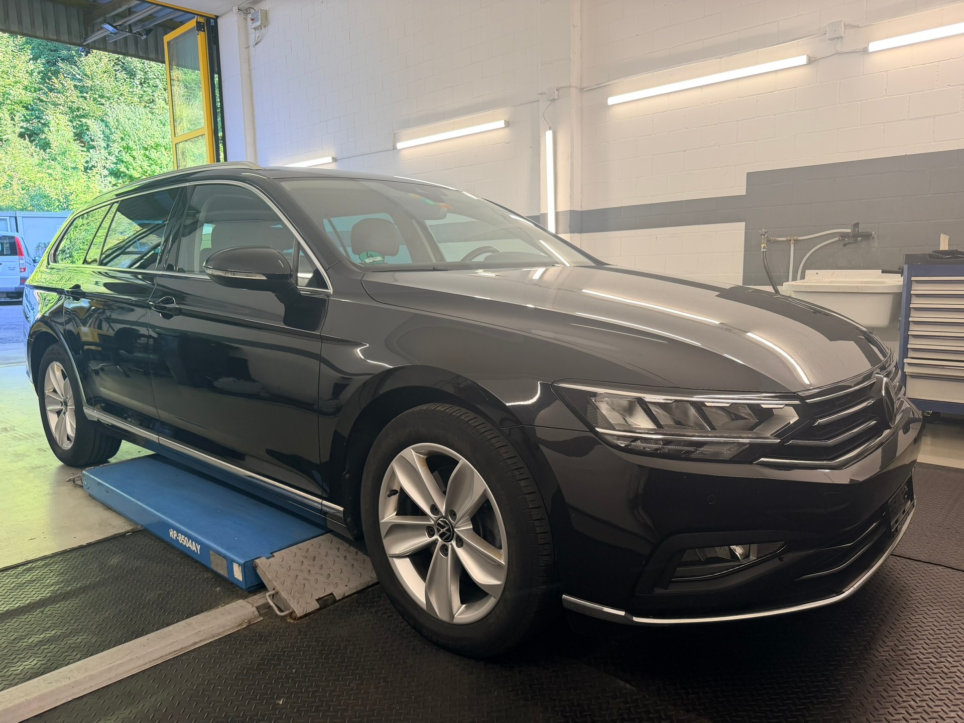 VW Passat 2.0 TDI BMT Business DSG-showroom-element-2