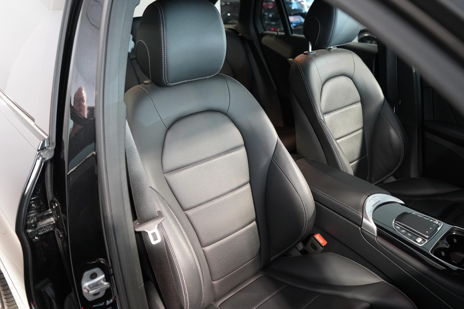 MERCEDES-BENZ GLC-Klasse X253 GLC 220 d AMG Line 4m-image-6