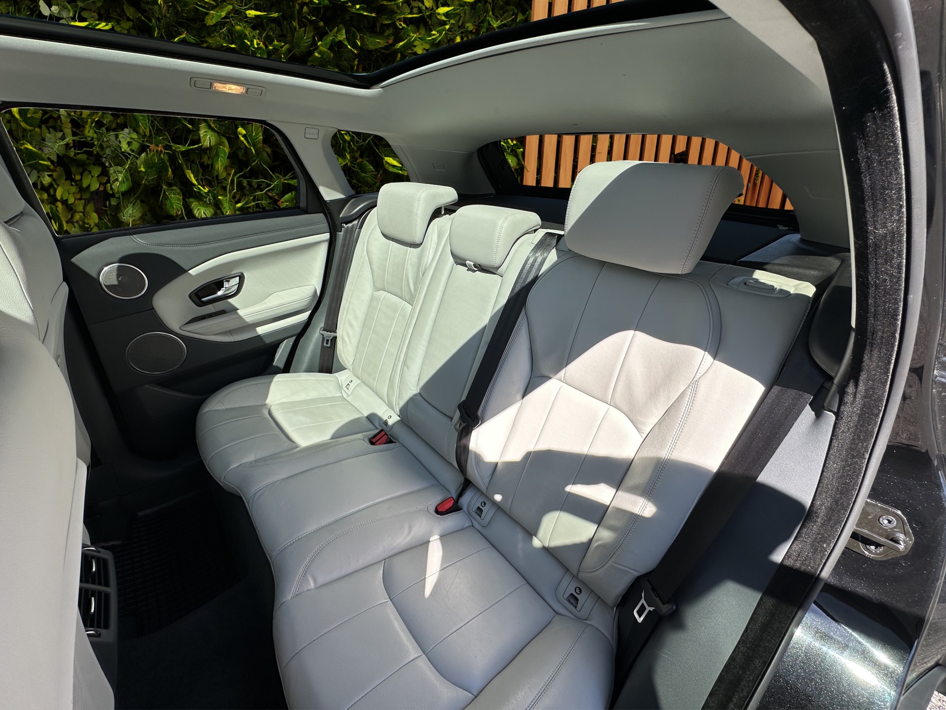 LAND ROVER Range Rover Evoque 2.0 TD4 Advantage-image-14
