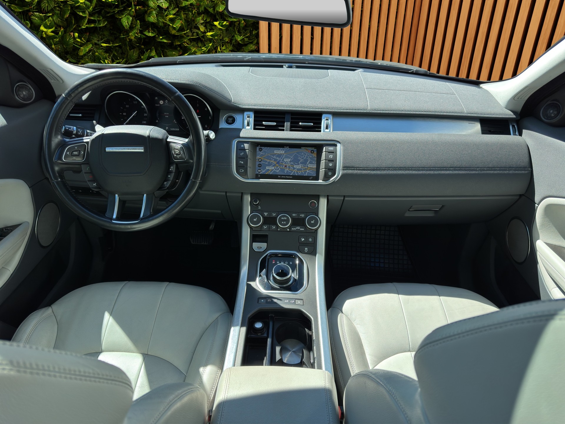 LAND ROVER Range Rover Evoque 2.0 TD4 Advantage-image-9