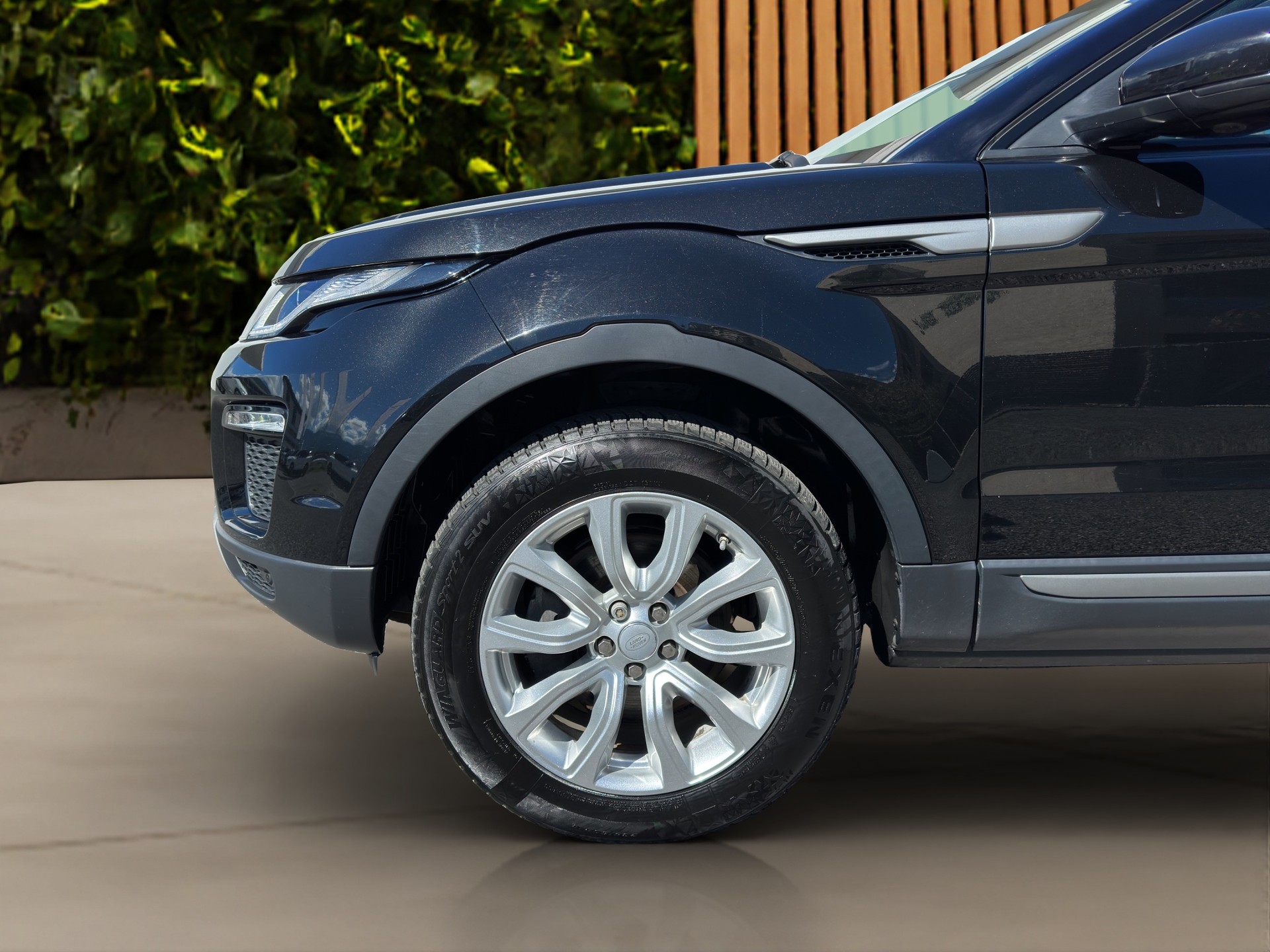 LAND ROVER Range Rover Evoque 2.0 TD4 Advantage-image-7