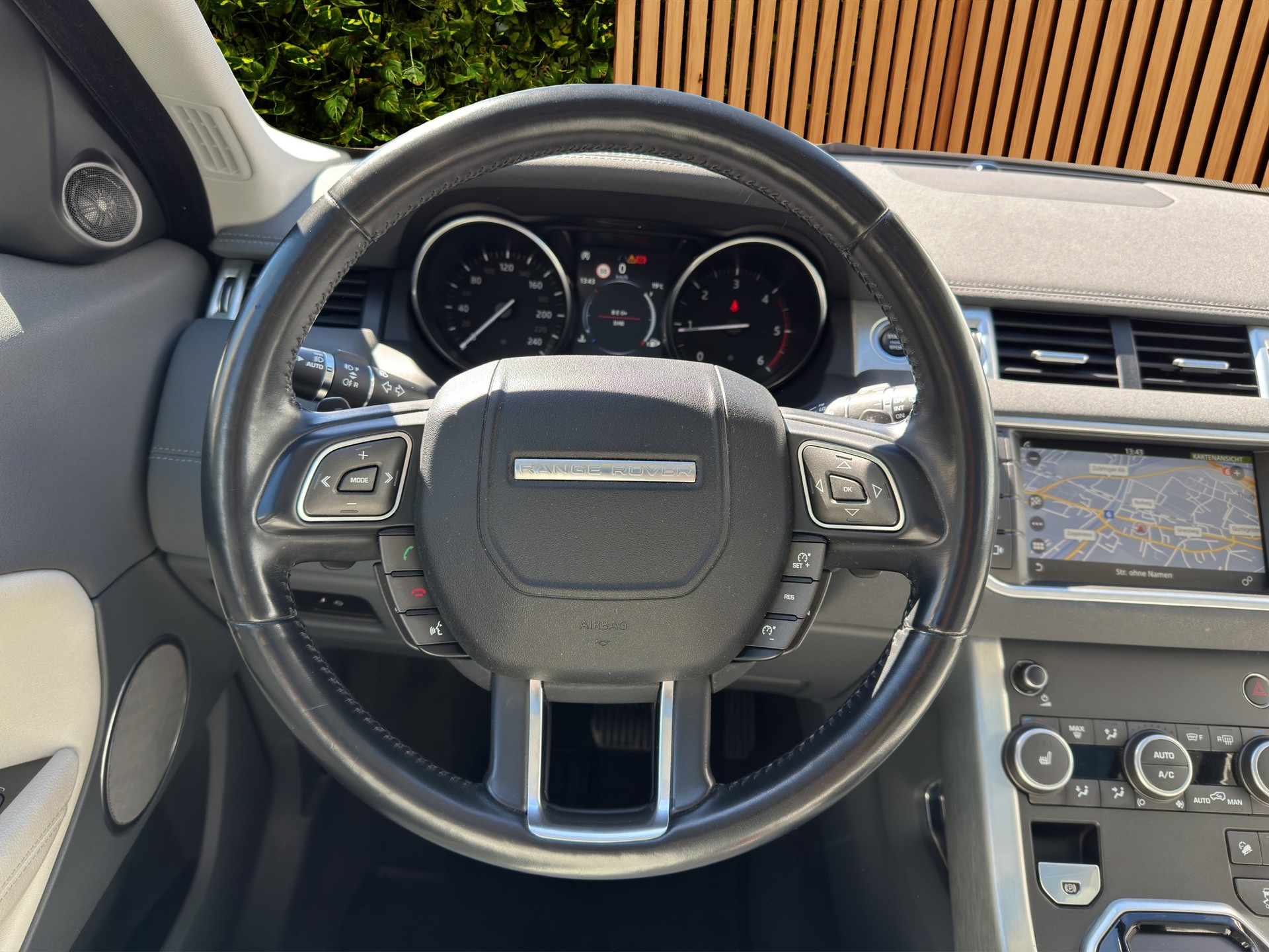 LAND ROVER Range Rover Evoque 2.0 TD4 Advantage-image-11