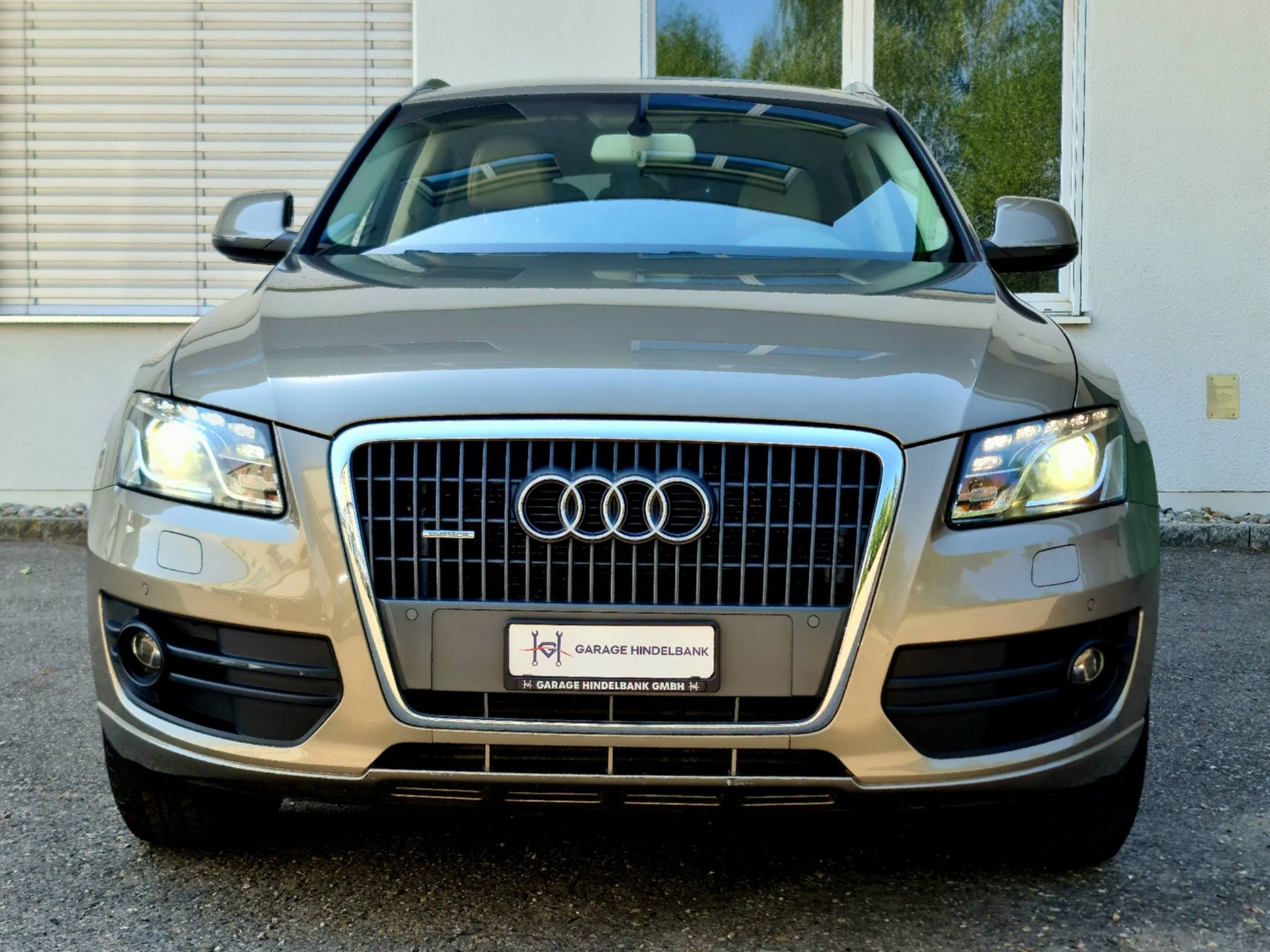 AUDI Q5 2.0 TFSI quattro S-tronic-showroom-element-3