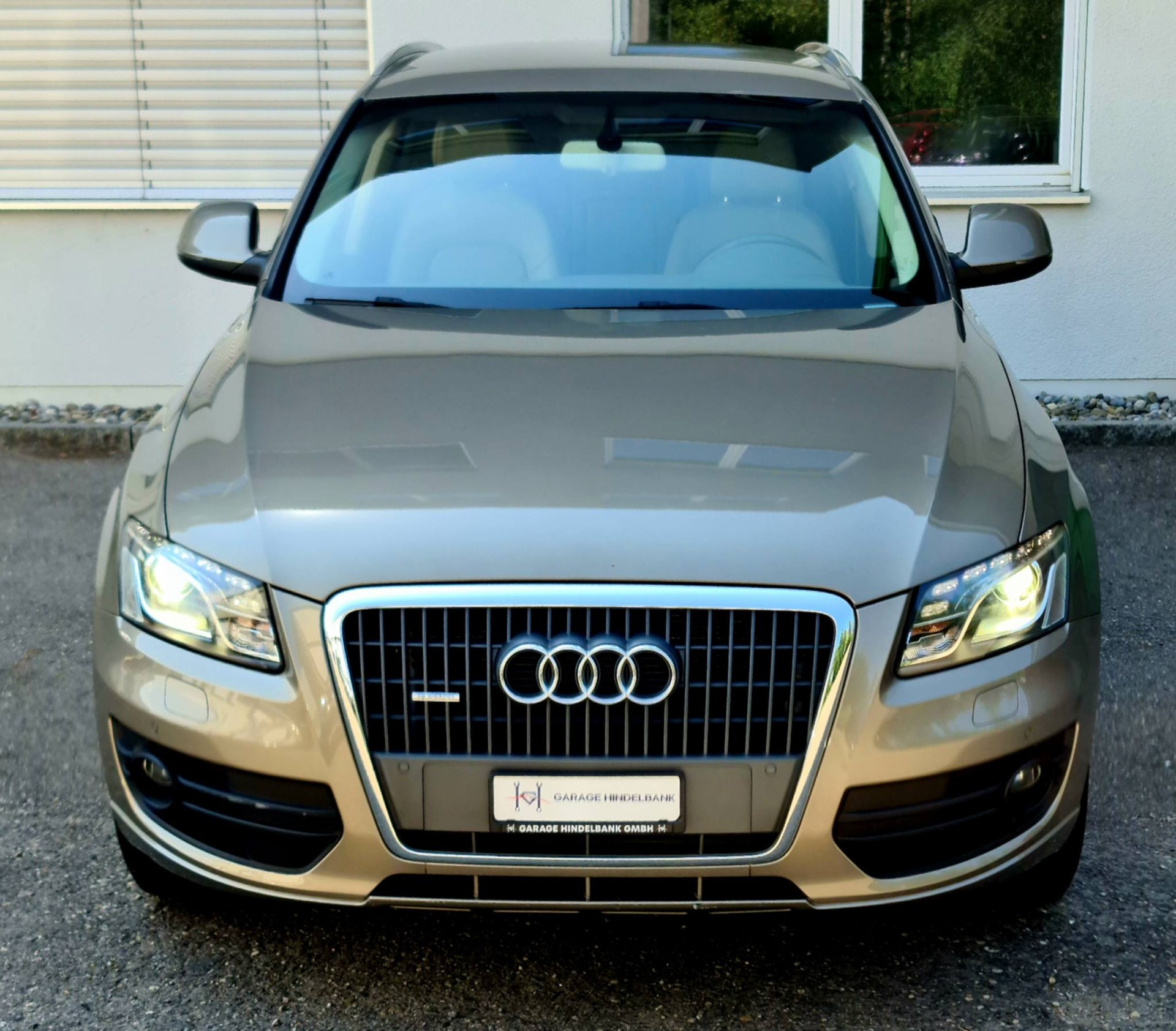 AUDI Q5 2.0 TFSI quattro S-tronic-showroom-element-2