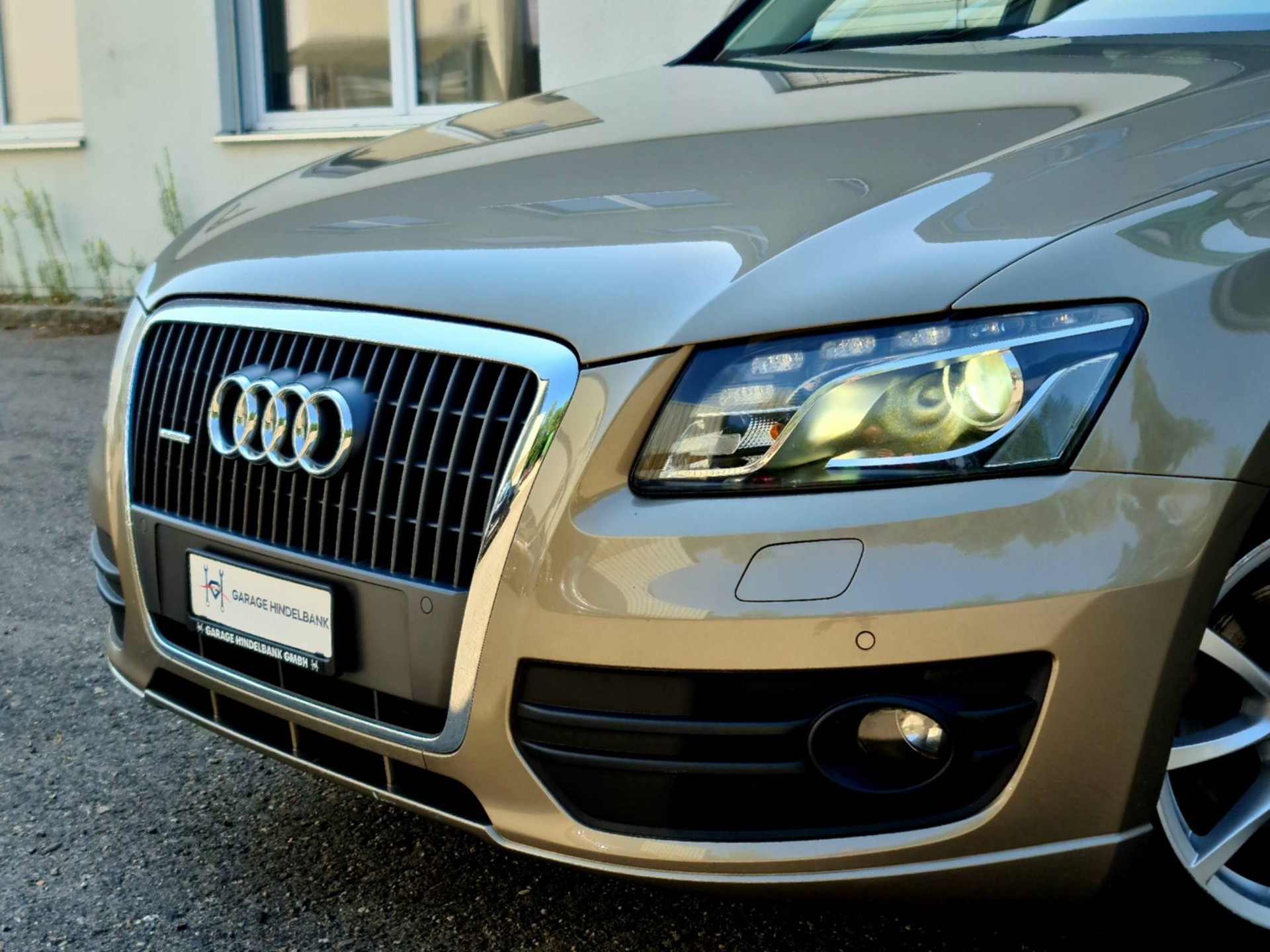 AUDI Q5 2.0 TFSI quattro S-tronic-showroom-element-1