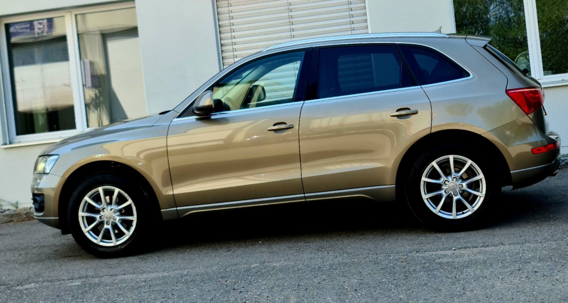 AUDI Q5 2.0 TFSI quattro S-tronic-image-6