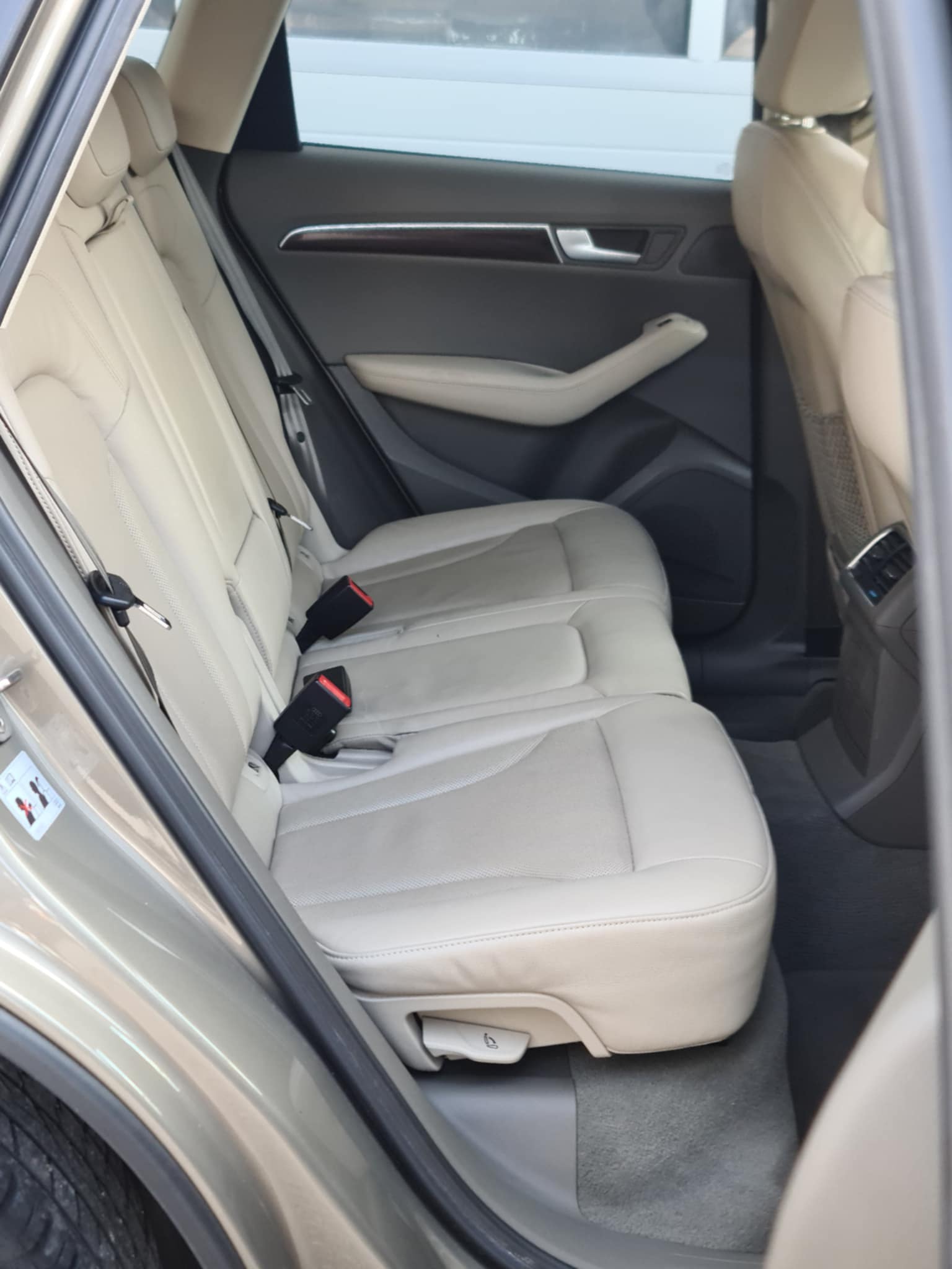 AUDI Q5 2.0 TFSI quattro S-tronic-image-18