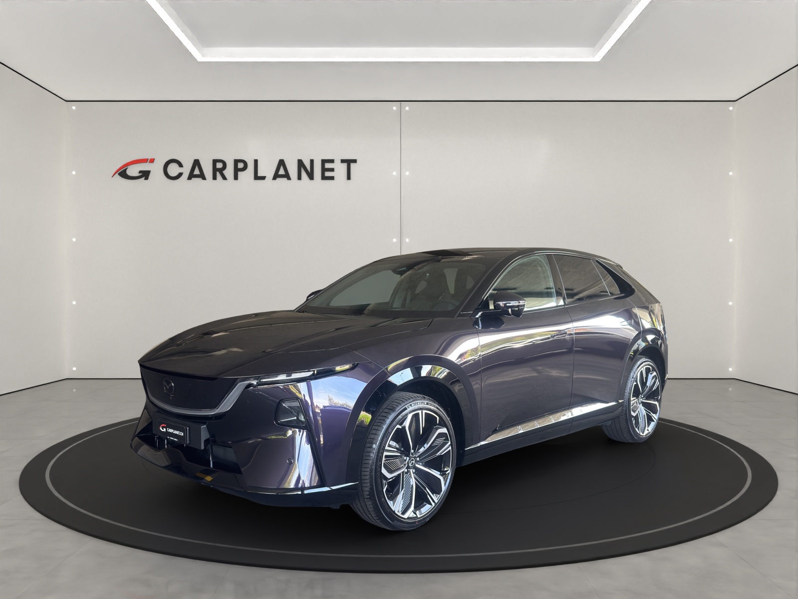MAZDA CX-6e Takumi-showroom-element-1