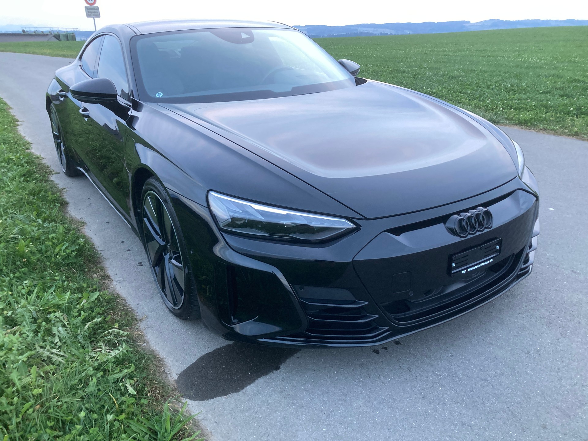 AUDI e-tron GT quattro-image-1