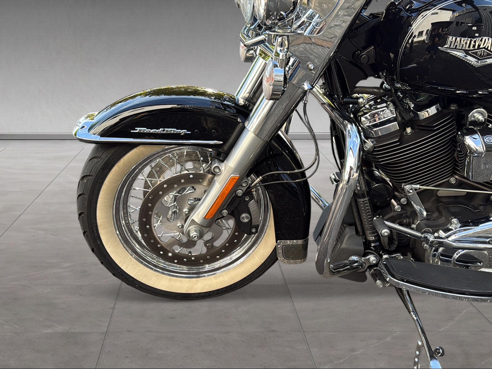 HARLEY-DAVIDSON FLHRC Road King Classic 107 ABS-image-5
