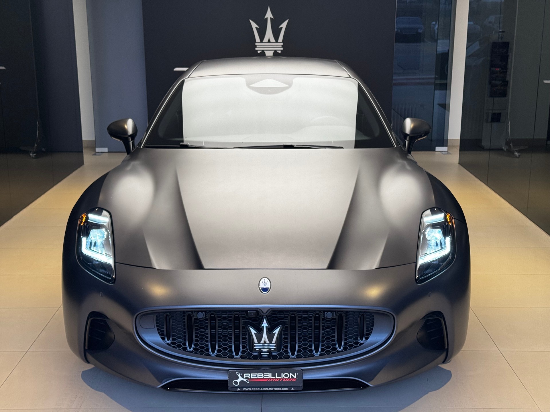 MASERATI GranTurismo Folgore 92kWh-showroom-element-1