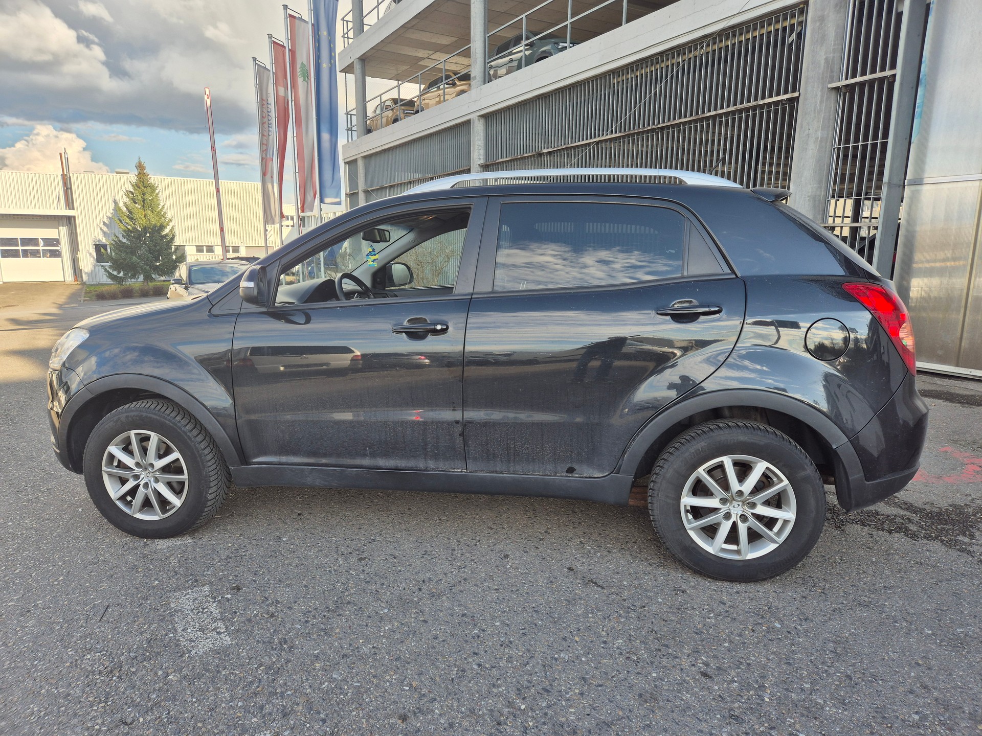 KGM-SsangYong Korando 2.0 e-XDI Sapphire 4WD Automatic-image-4