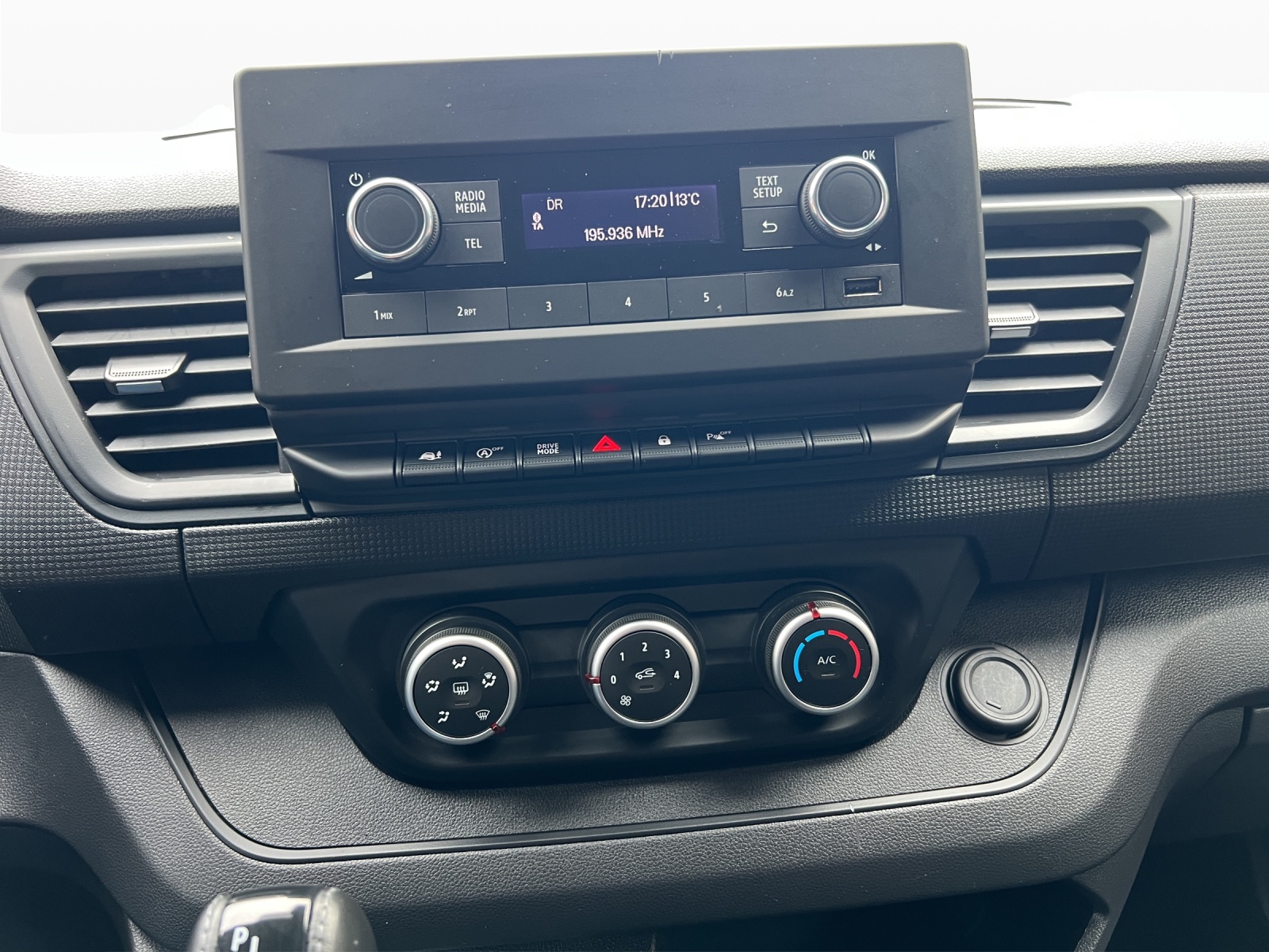 NISSAN Primastar dCi 170 3.0 L2H1 9 Pl. Tekna DCT-image-12