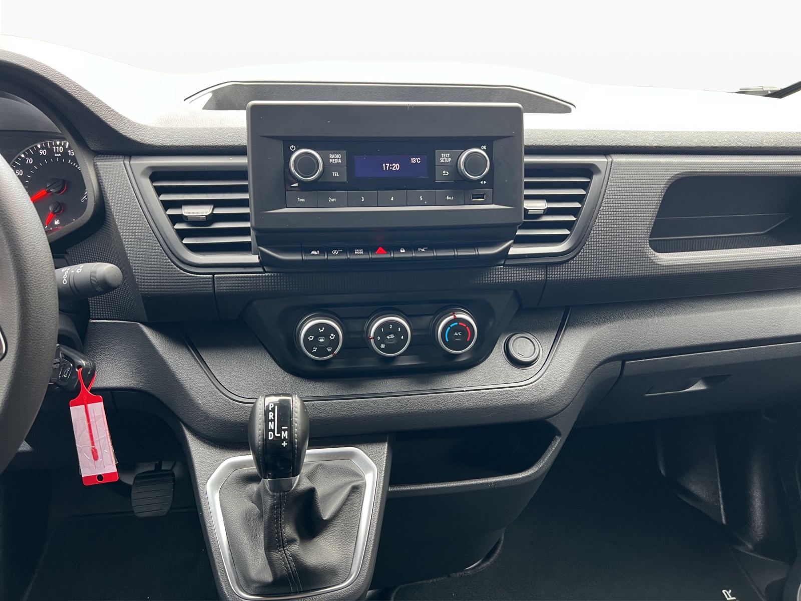 NISSAN Primastar dCi 170 3.0 L2H1 9 Pl. Tekna DCT-image-11
