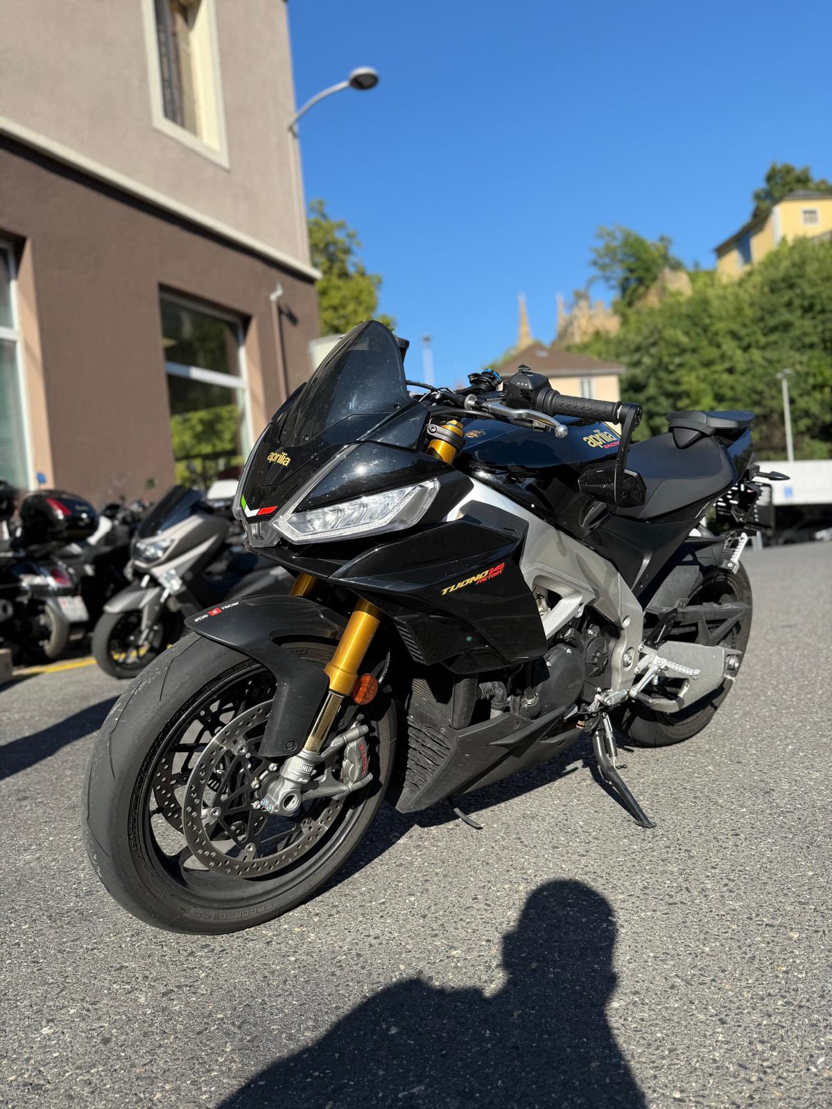 APRILIA Tuono V4 1100 Factory-image-3
