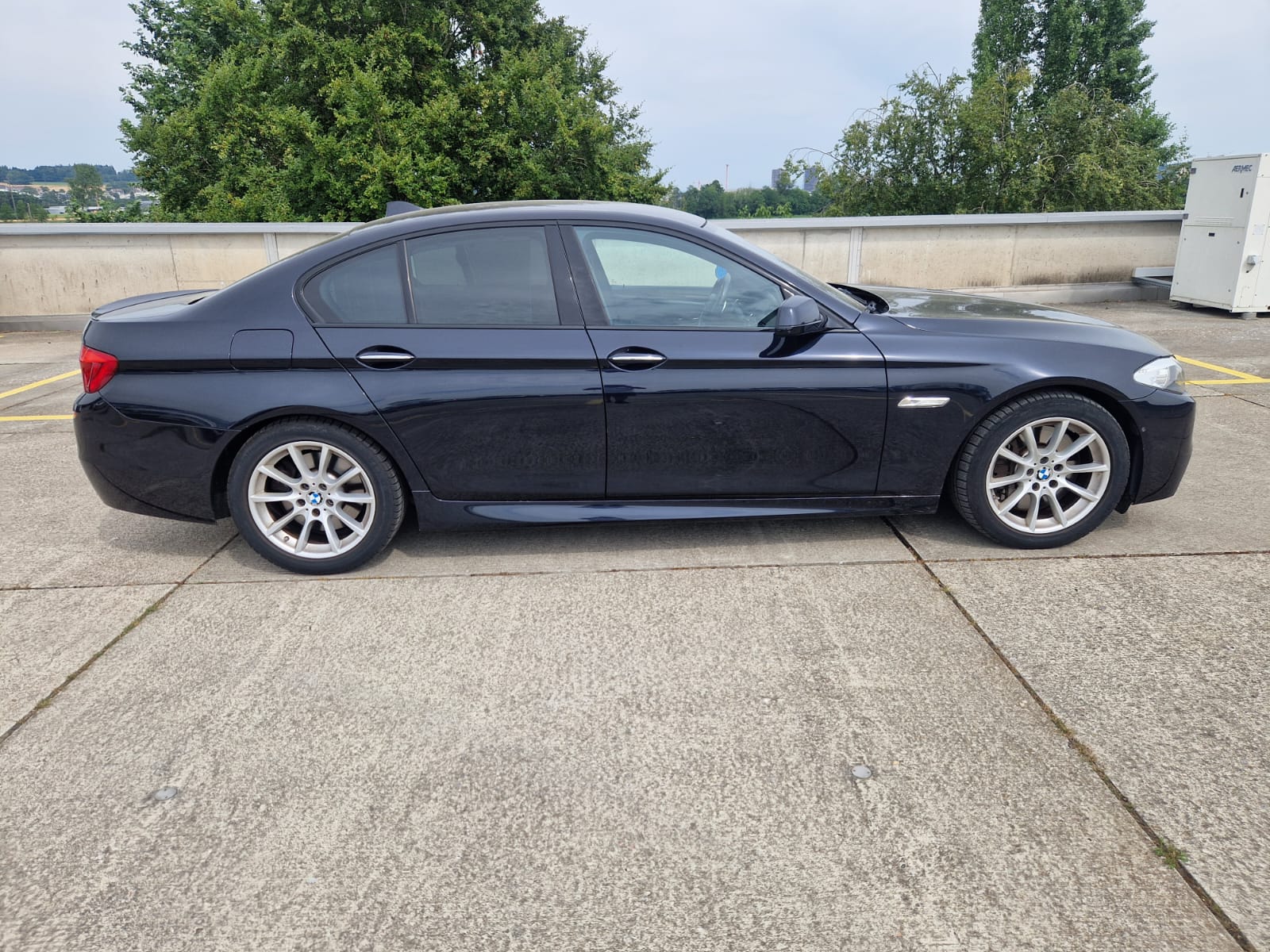 BMW 550i xDrive Steptronic ( M-Sportpaket )-image-5
