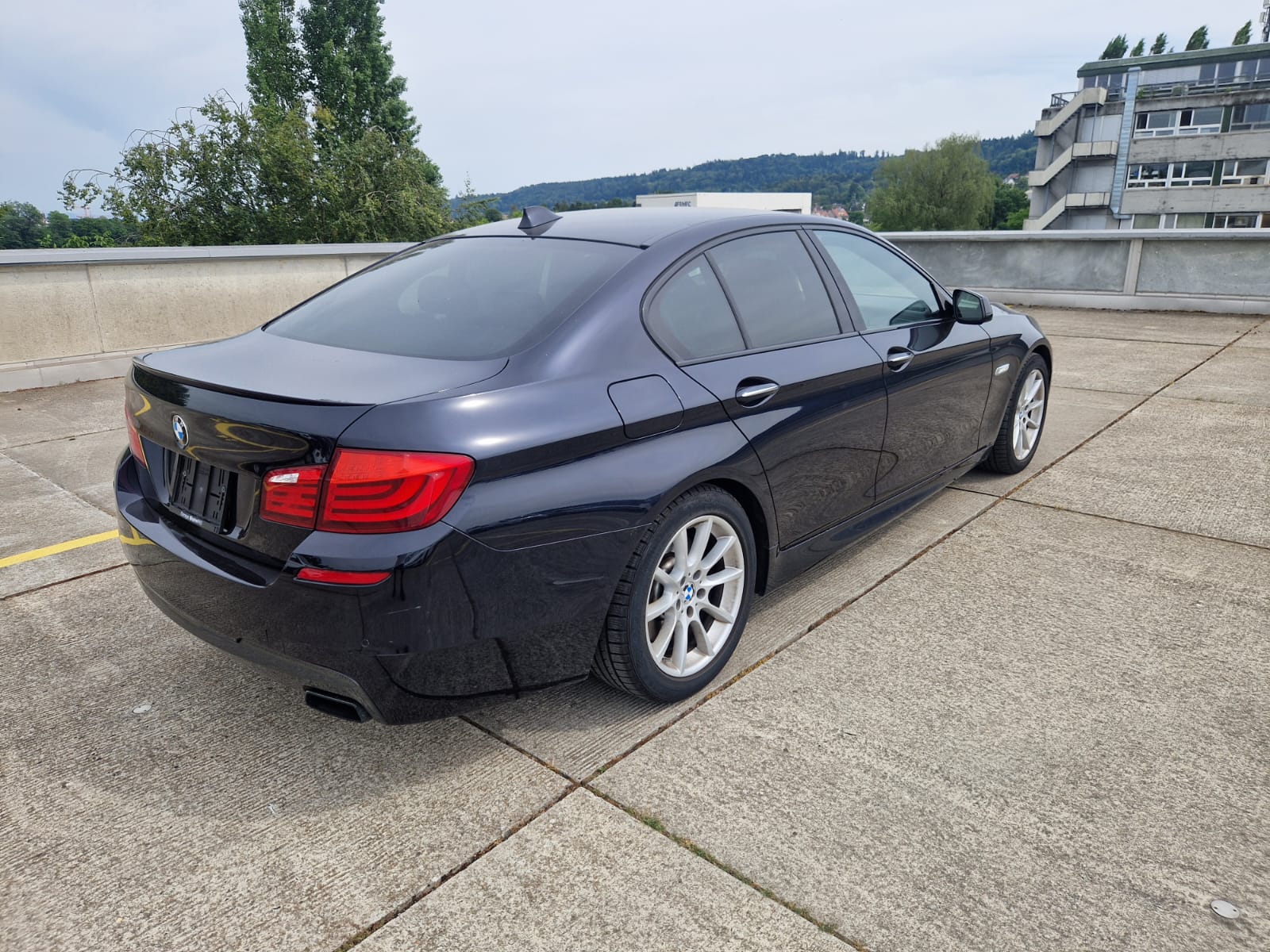 BMW 550i xDrive Steptronic ( M-Sportpaket )-image-3
