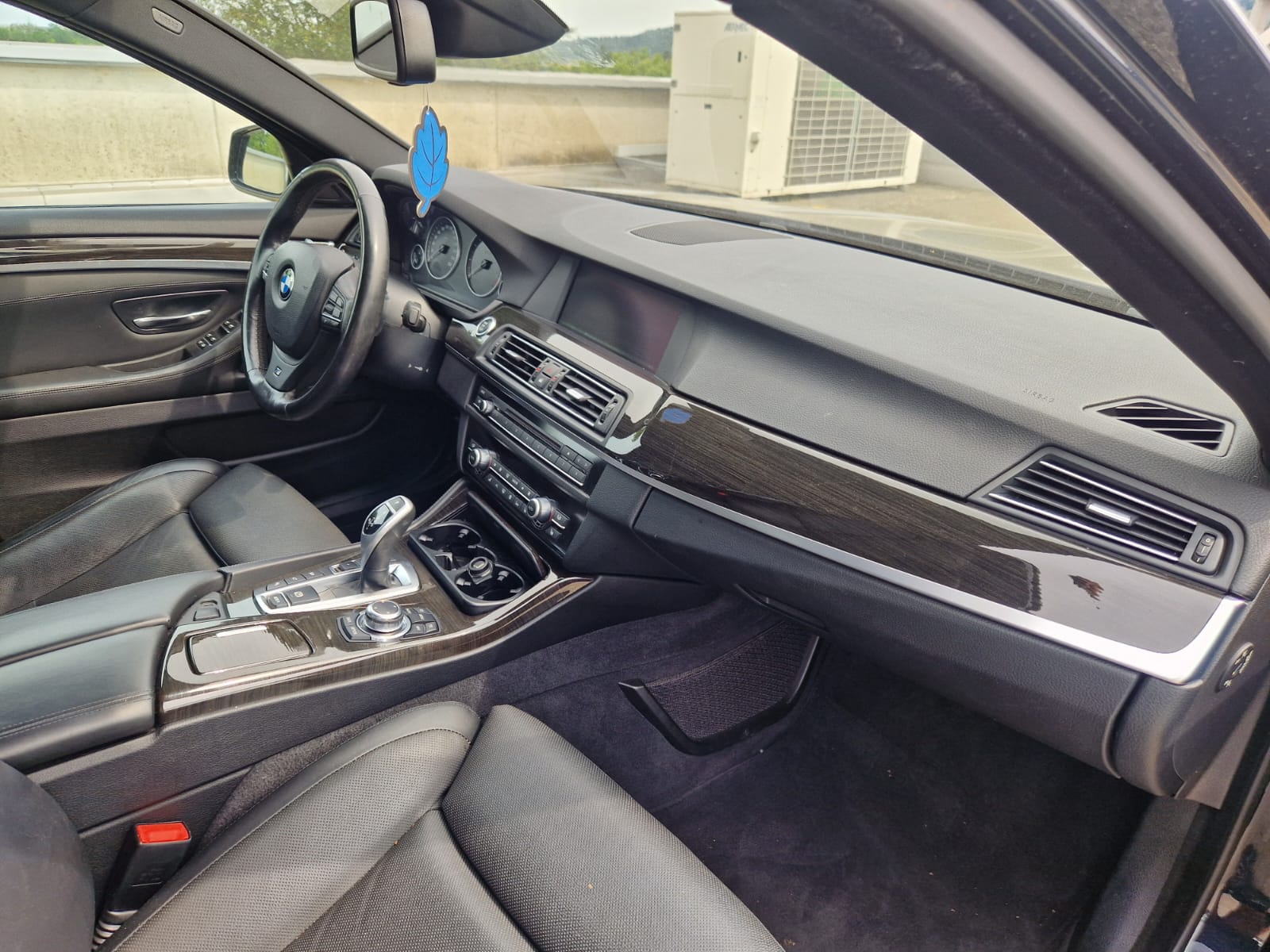 BMW 550i xDrive Steptronic ( M-Sportpaket )-image-7