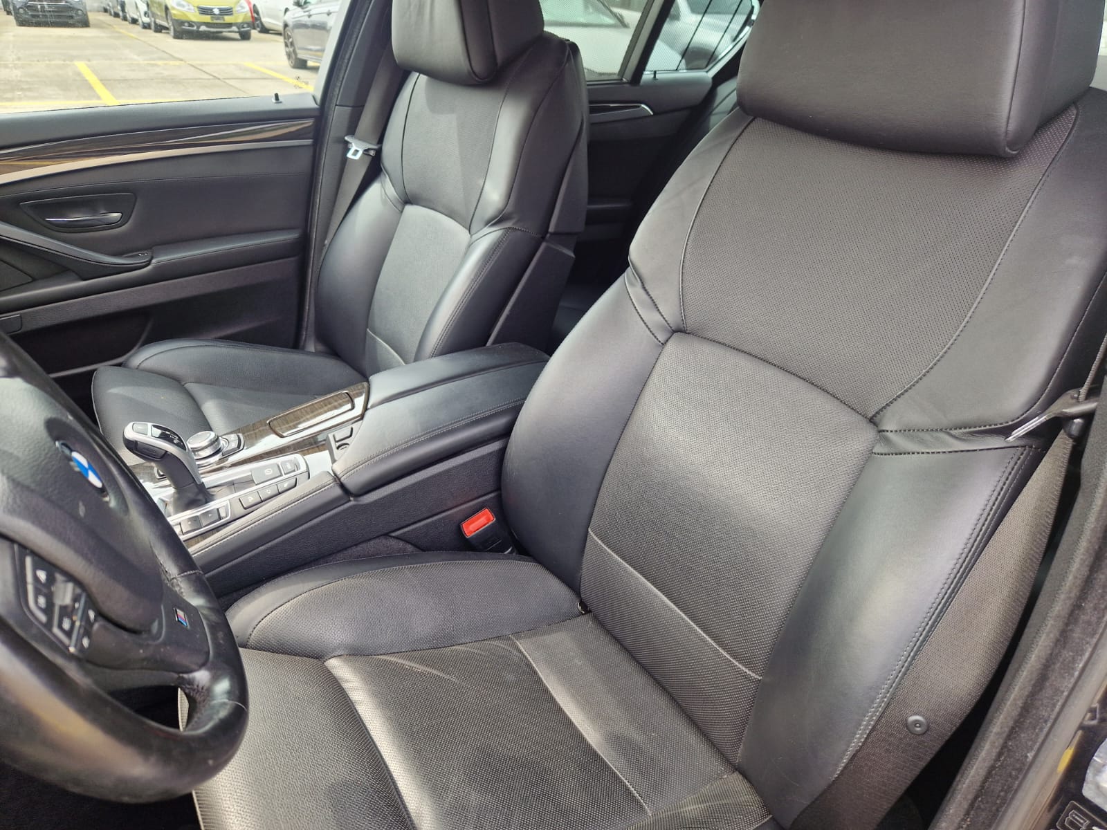 BMW 550i xDrive Steptronic ( M-Sportpaket )-image-8