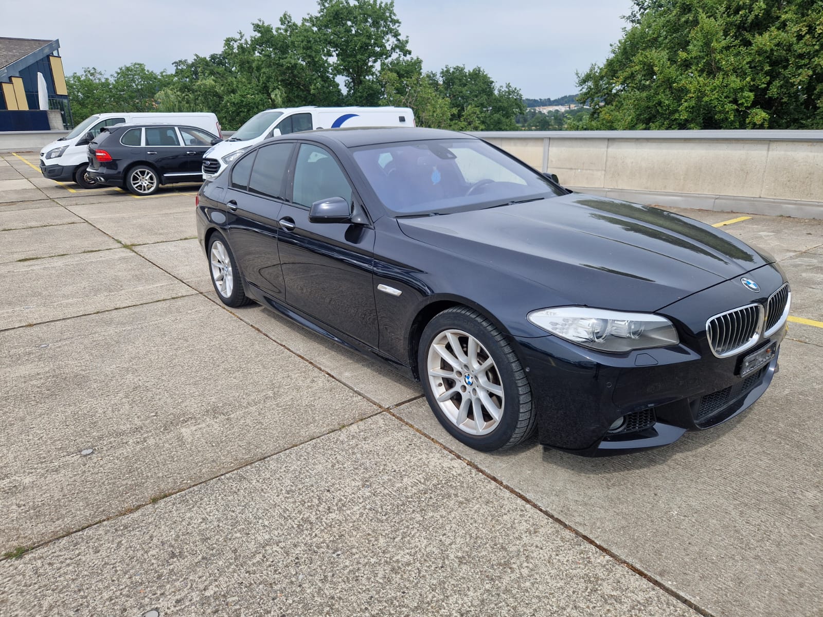 BMW 550i xDrive Steptronic ( M-Sportpaket )-image-1
