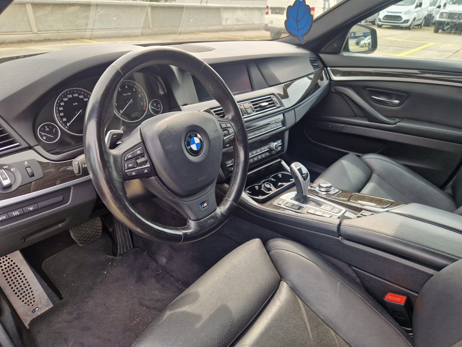 BMW 550i xDrive Steptronic ( M-Sportpaket )-image-6