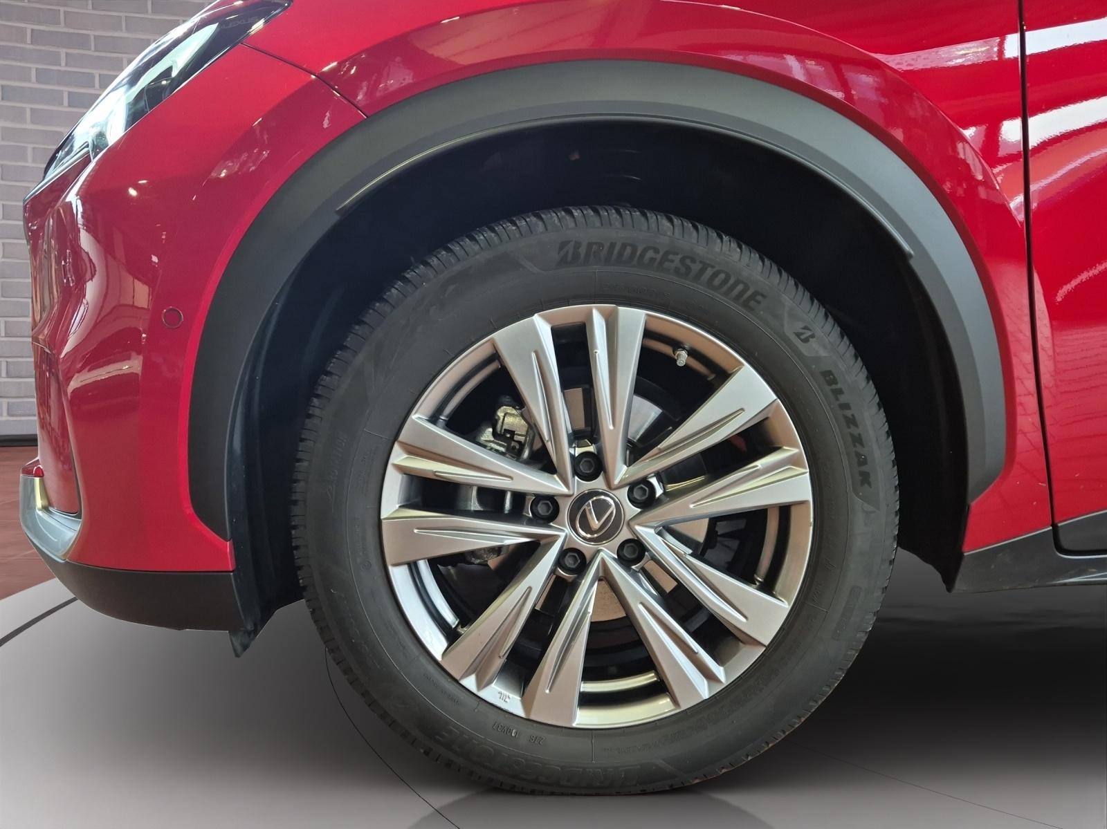 LEXUS LBX 1.5 Hybrid Cool AWD / 8-fach Bereift / inkl. Gratisservice 4 Jahre / 60000 Km ab 1. IV-image-9