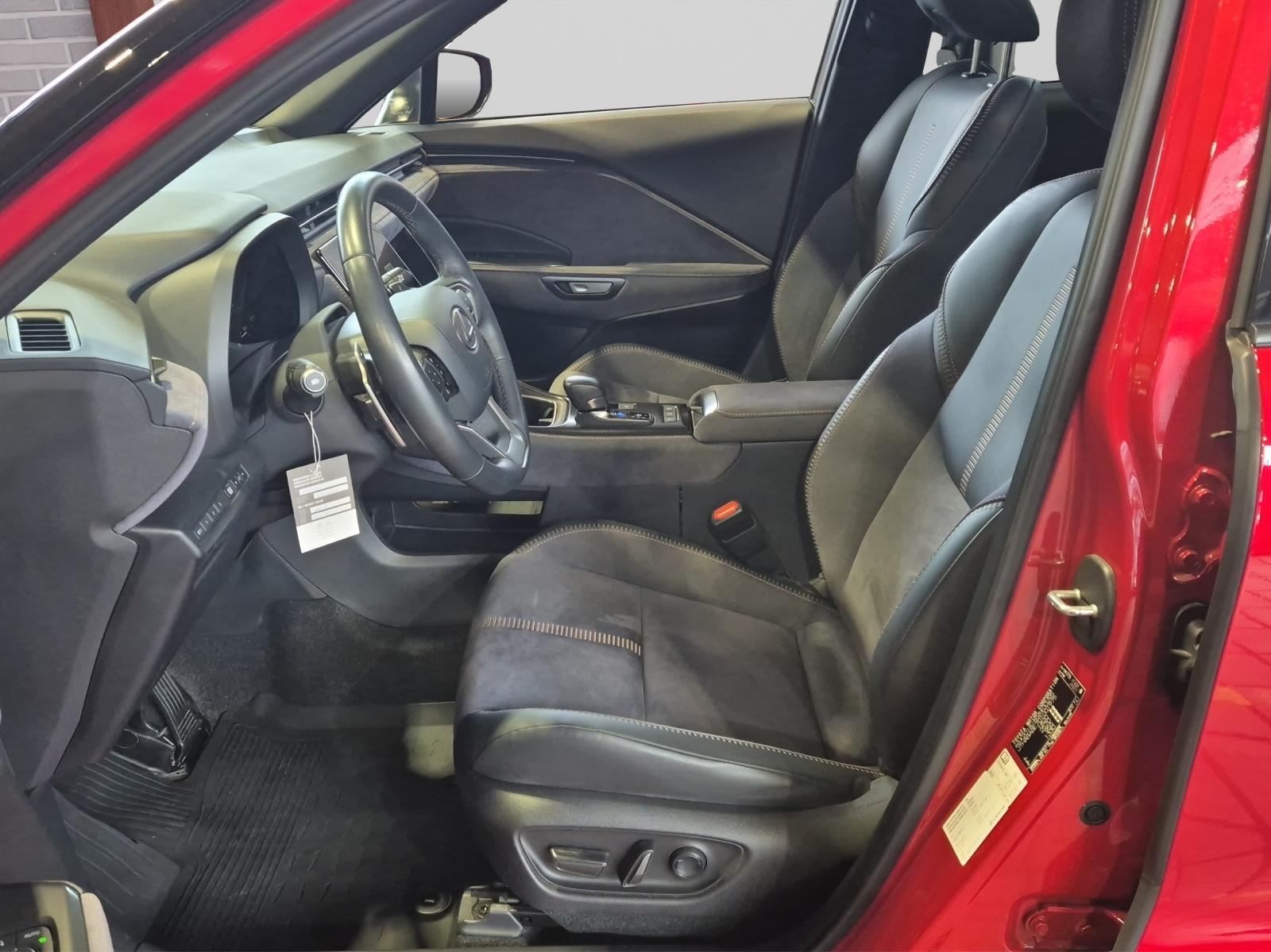 LEXUS LBX 1.5 Hybrid Cool AWD / 8-fach Bereift / inkl. Gratisservice 4 Jahre / 60000 Km ab 1. IV-image-7