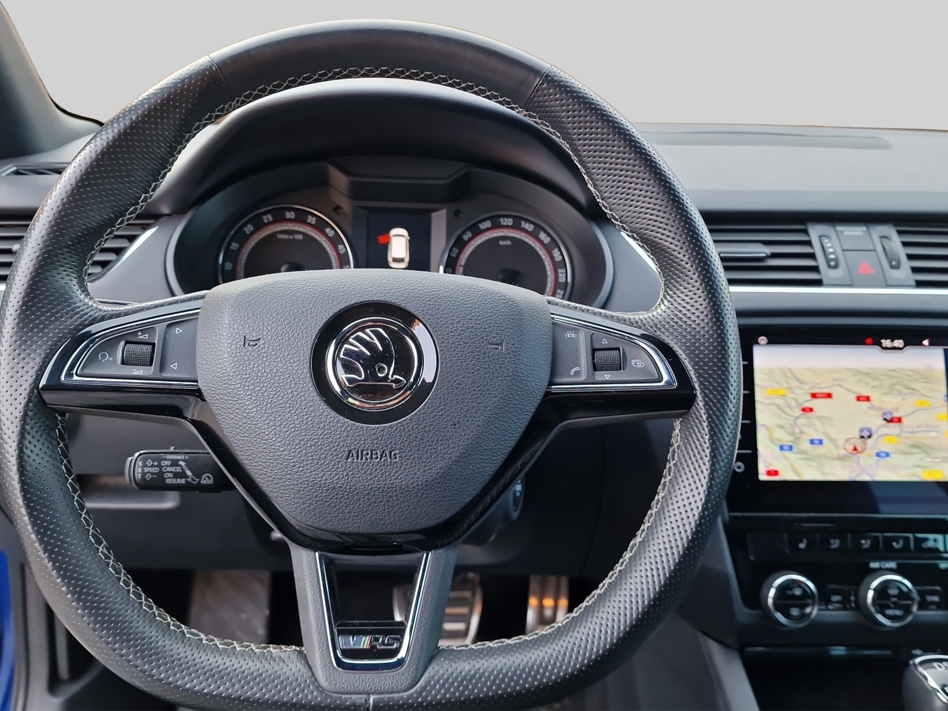 SKODA Octavia Combi 2.0 TDI RS 4x4 DSG-image-9