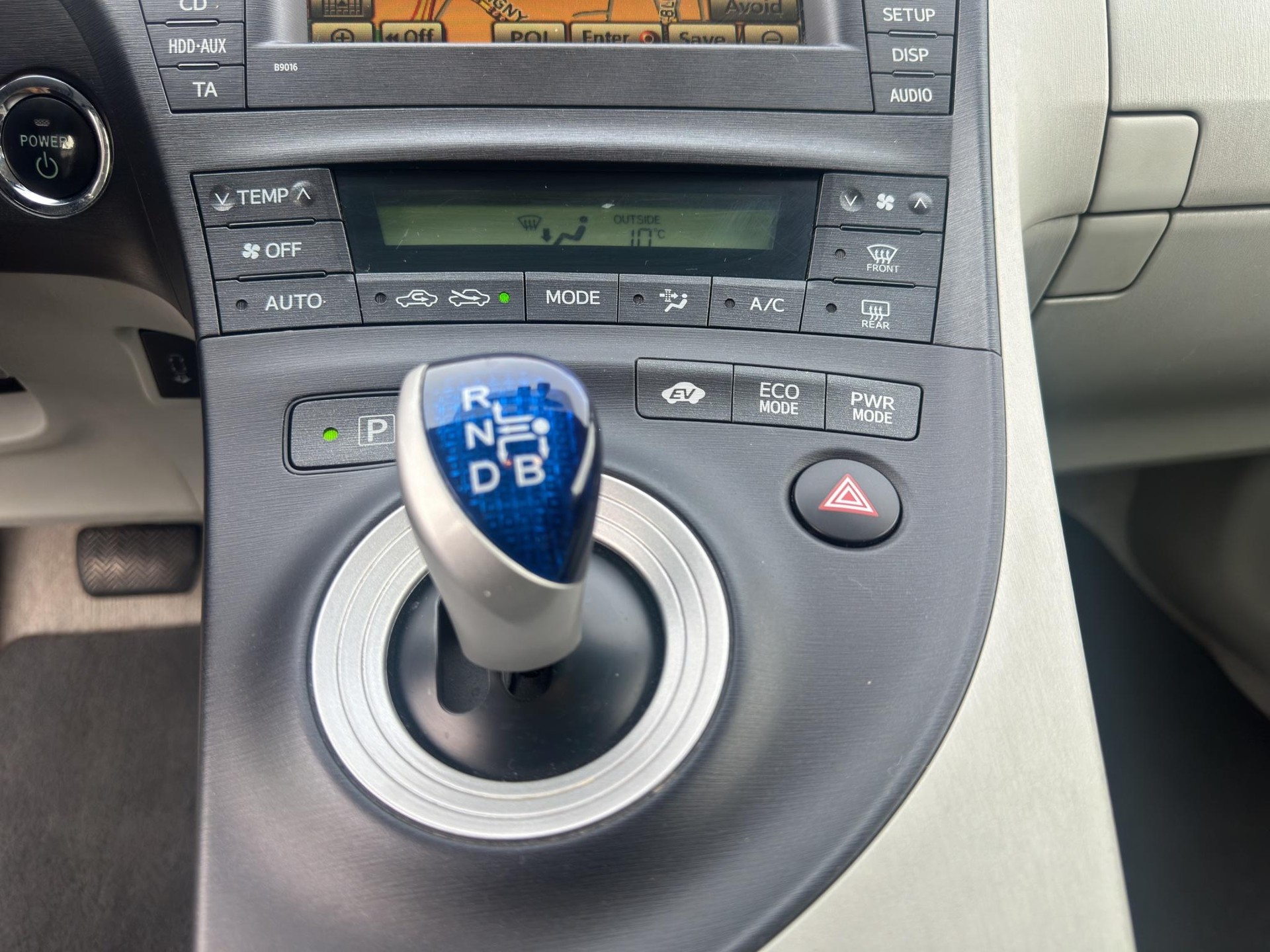 TOYOTA Prius 1.8 VVTi HSD S.Premium-image-11