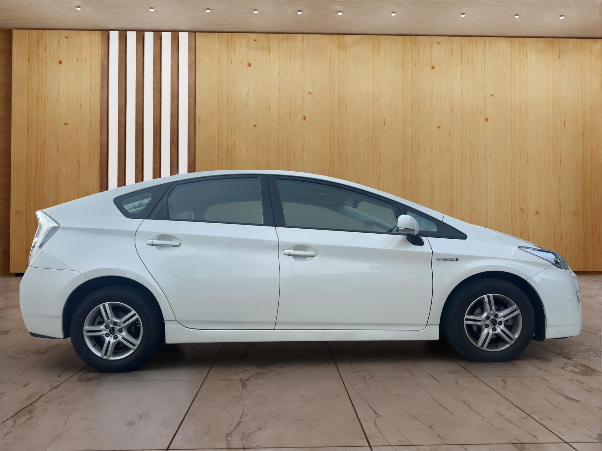 TOYOTA Prius 1.8 VVTi HSD S.Premium-image-6