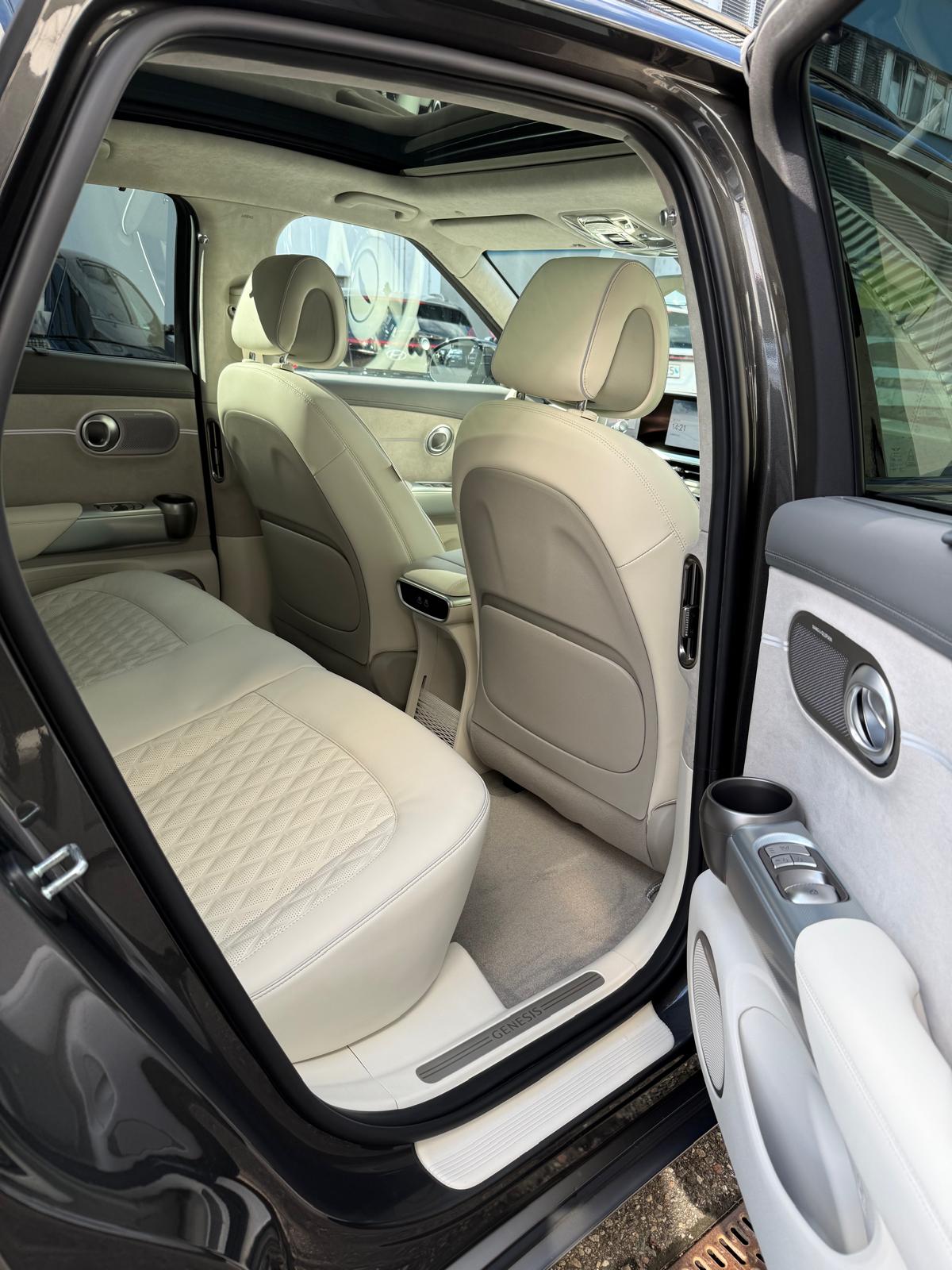 GENESIS GV60 Dual Motor Sport AWD-image-12