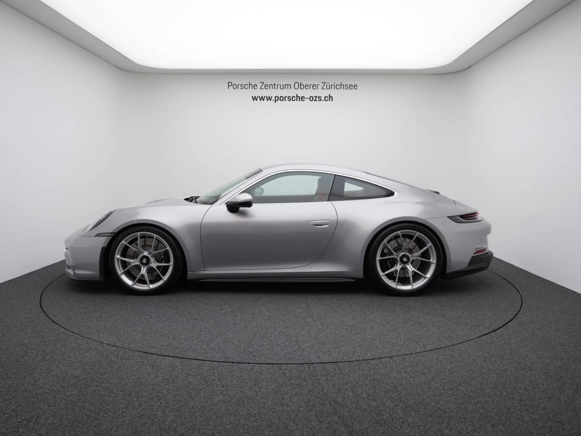 PORSCHE 911 GT3 mit Touring-Paket-showroom-element-1