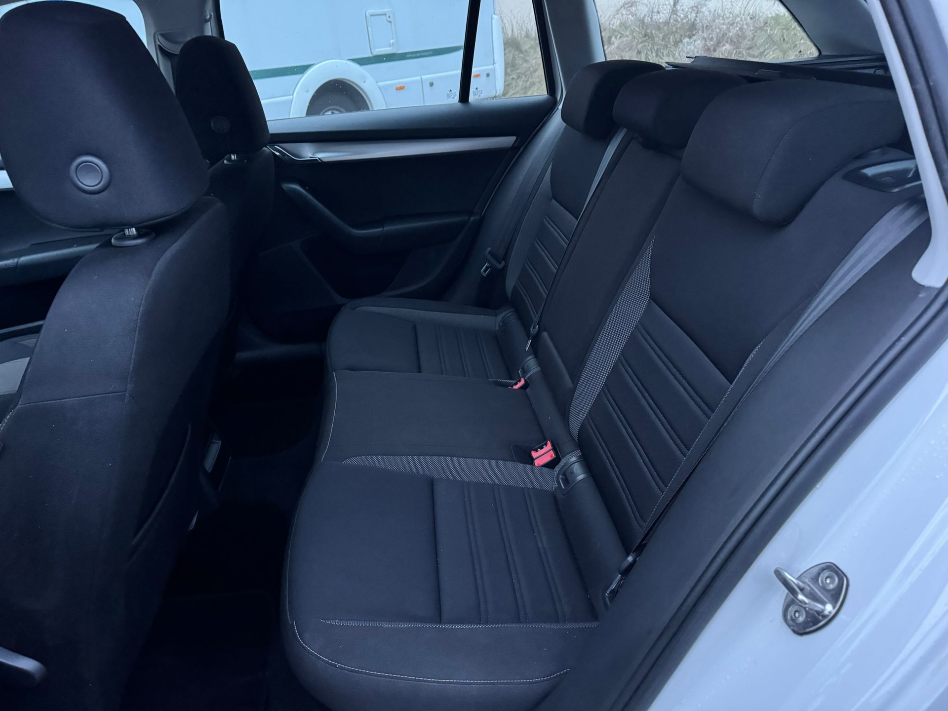 SKODA Octavia Combi 2.0 TDI Ambition 4x4 DSG-image-14