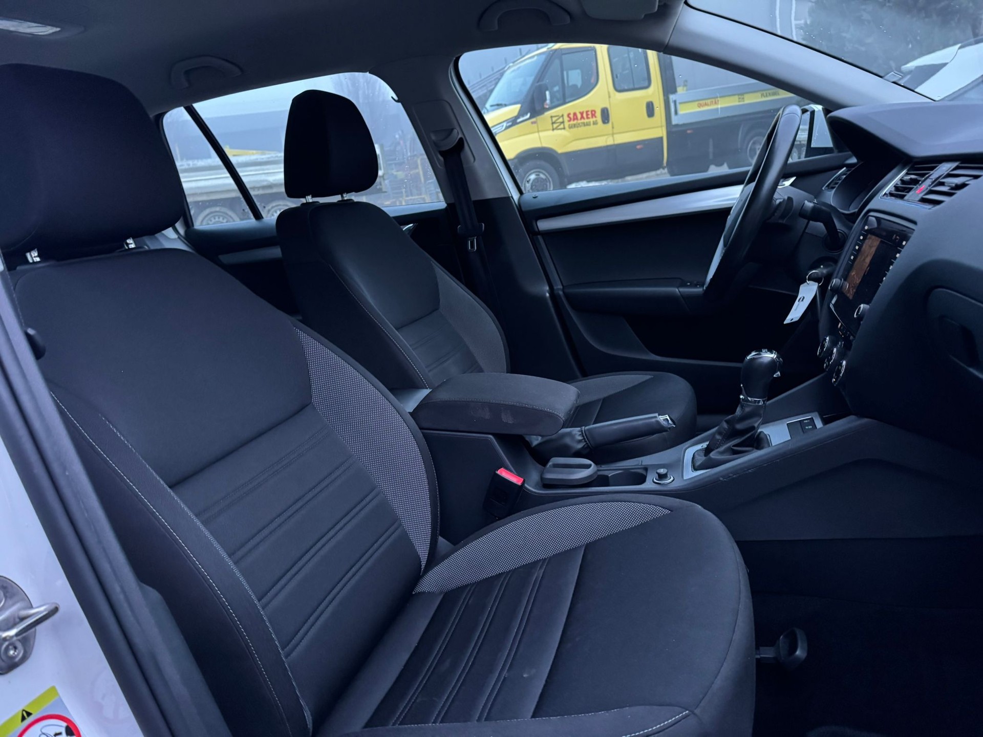 SKODA Octavia Combi 2.0 TDI Ambition 4x4 DSG-image-13