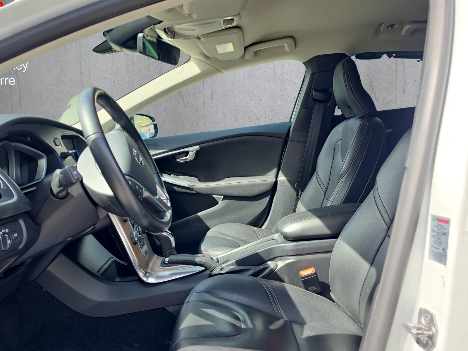 VOLVO V40 Cross Country Pro T4 AWD Geartronic-image-8