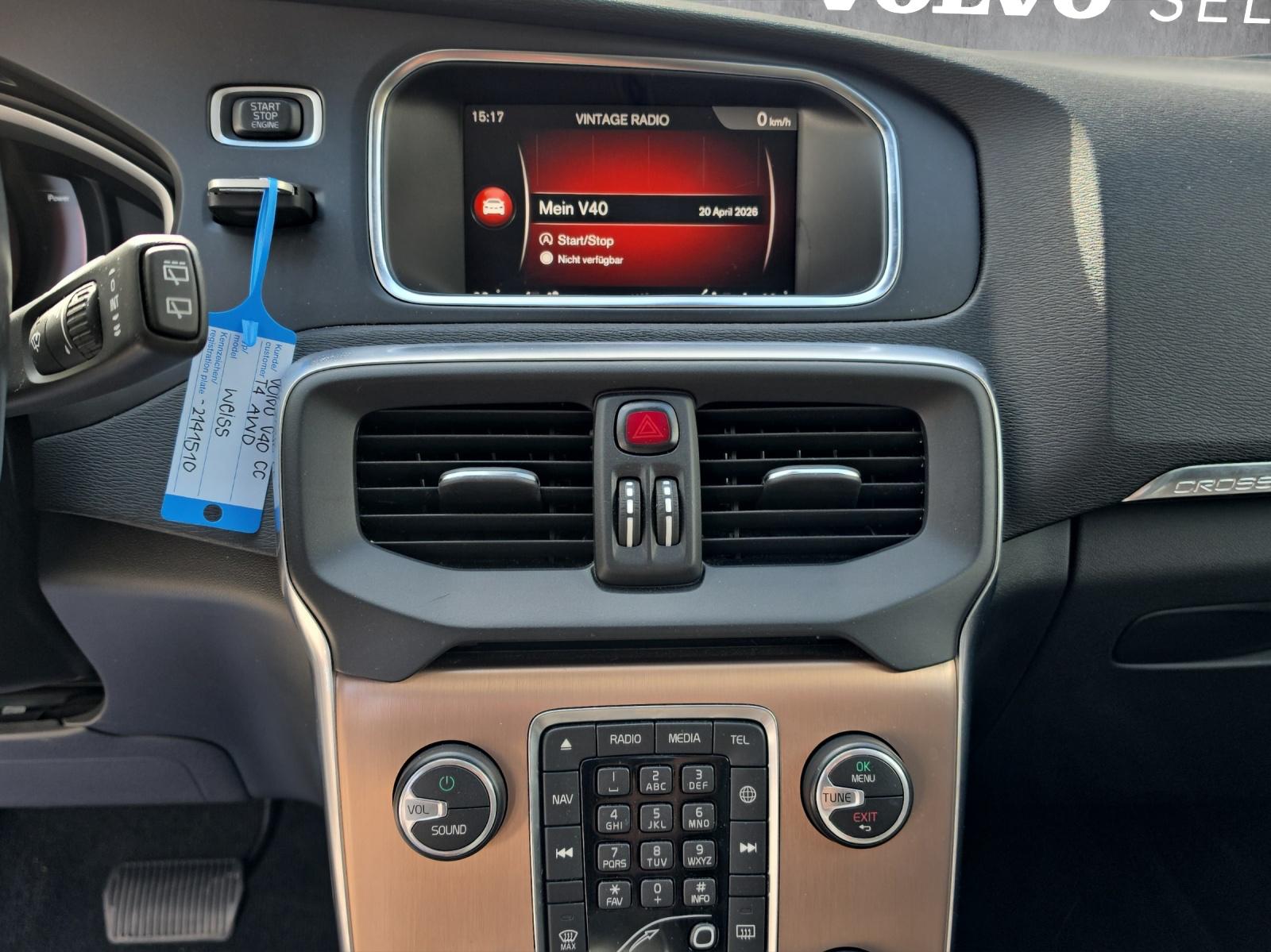 VOLVO V40 Cross Country Pro T4 AWD Geartronic-image-12