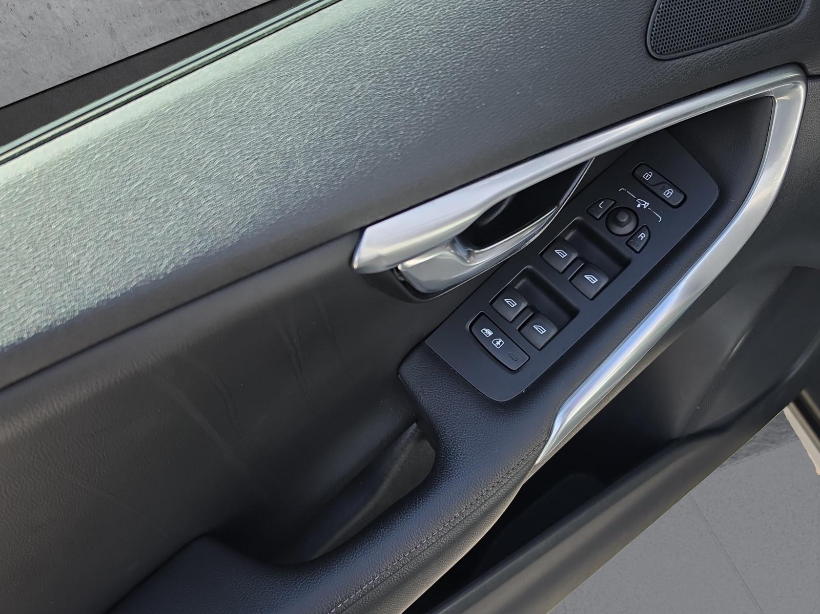 VOLVO V40 Cross Country Pro T4 AWD Geartronic-image-13