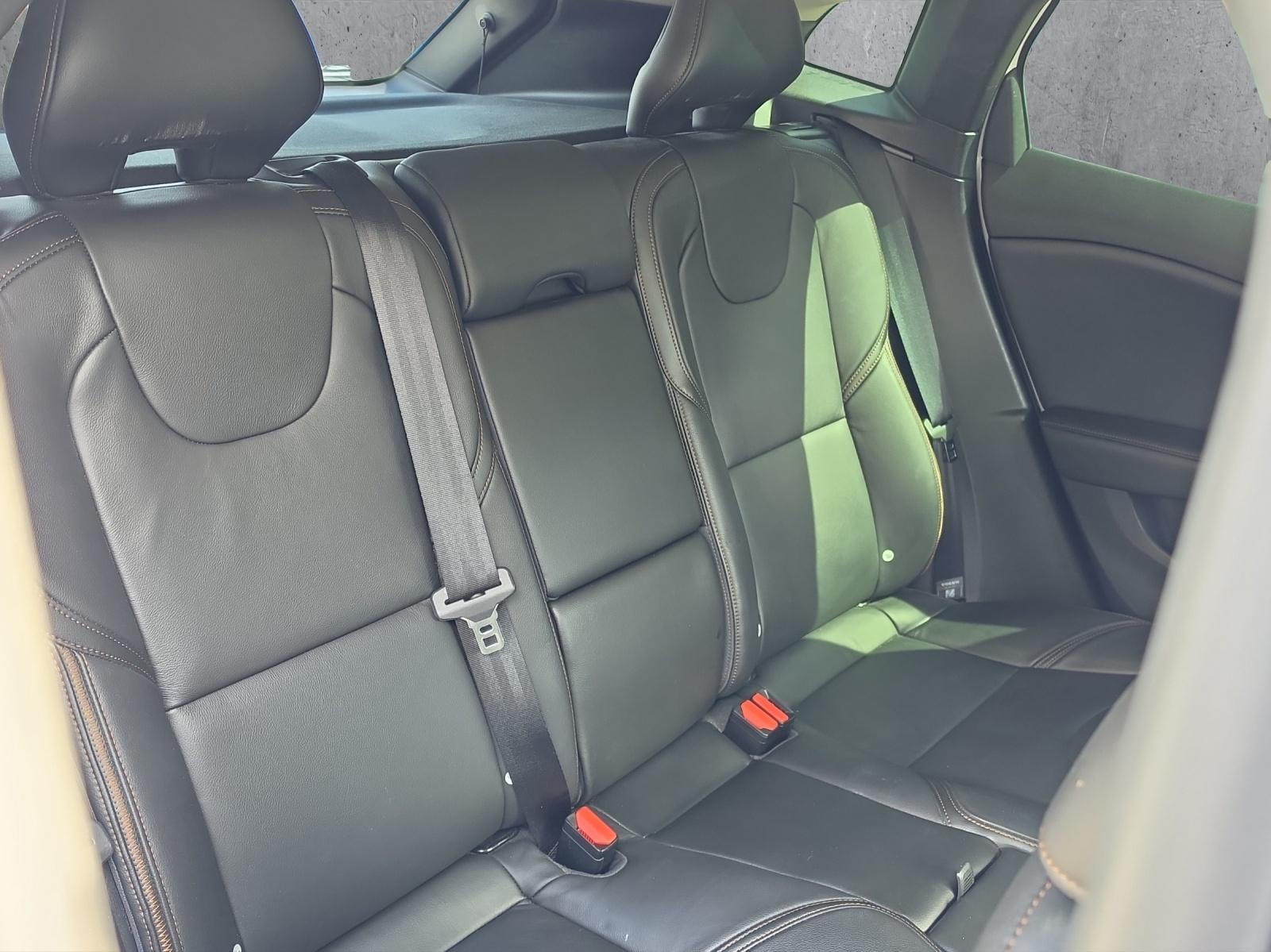 VOLVO V40 Cross Country Pro T4 AWD Geartronic-image-15