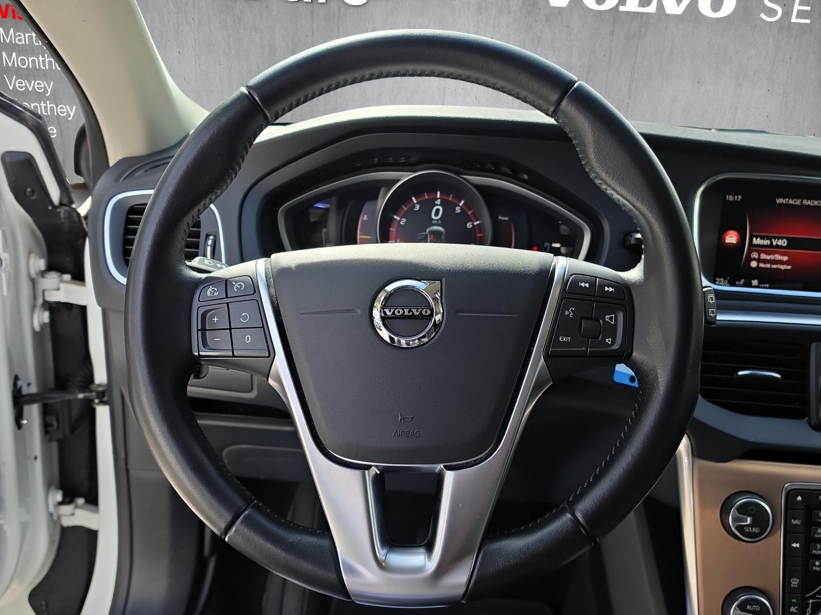 VOLVO V40 Cross Country Pro T4 AWD Geartronic-image-10