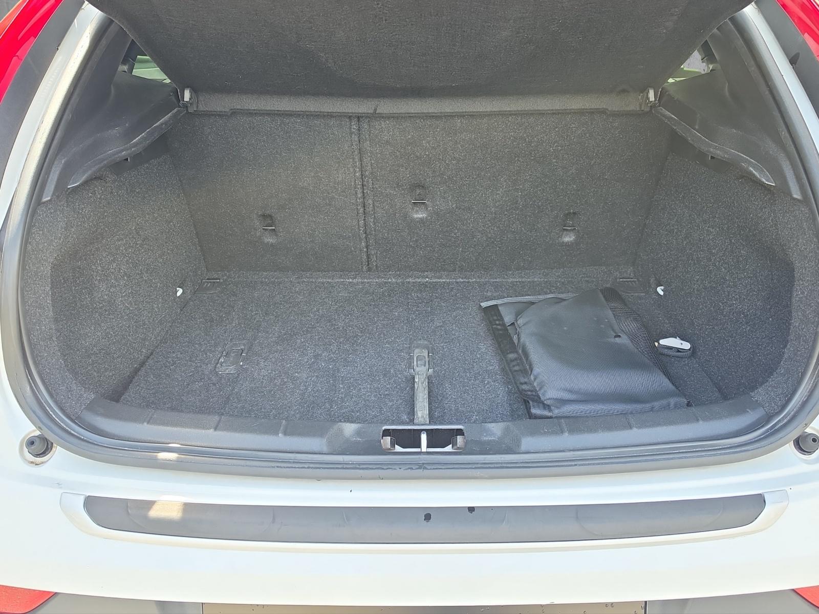 VOLVO V40 Cross Country Pro T4 AWD Geartronic-image-16
