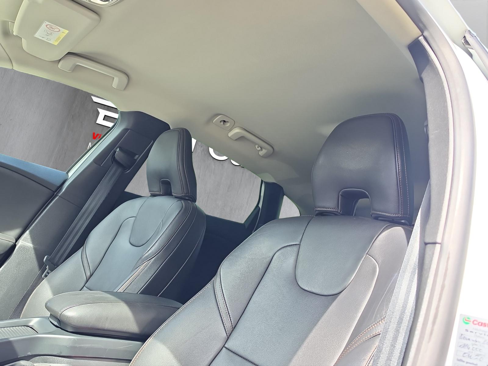 VOLVO V40 Cross Country Pro T4 AWD Geartronic-image-14