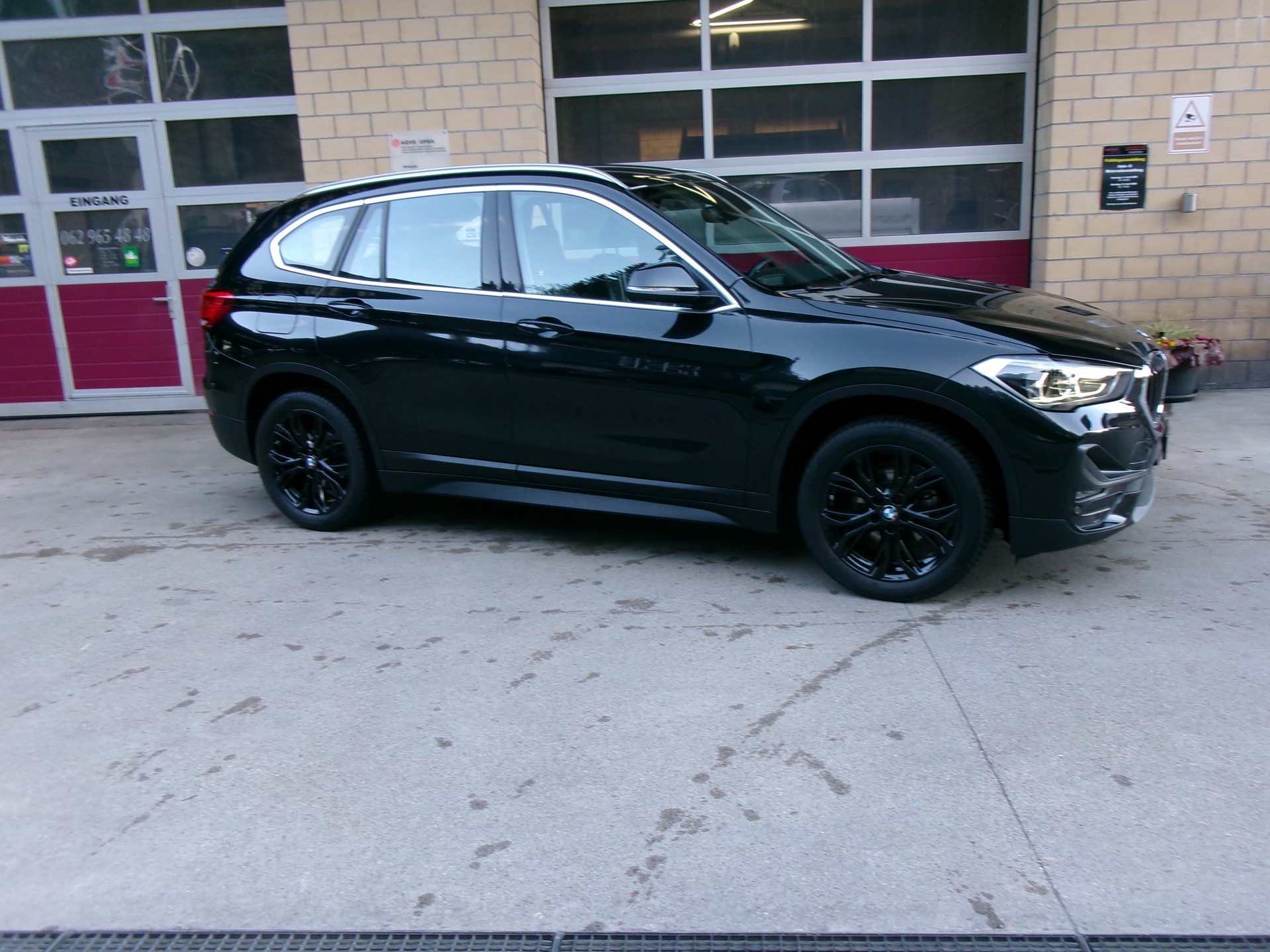 BMW X1 xDrive 18d Travel Edition Steptronic-showroom-element-1