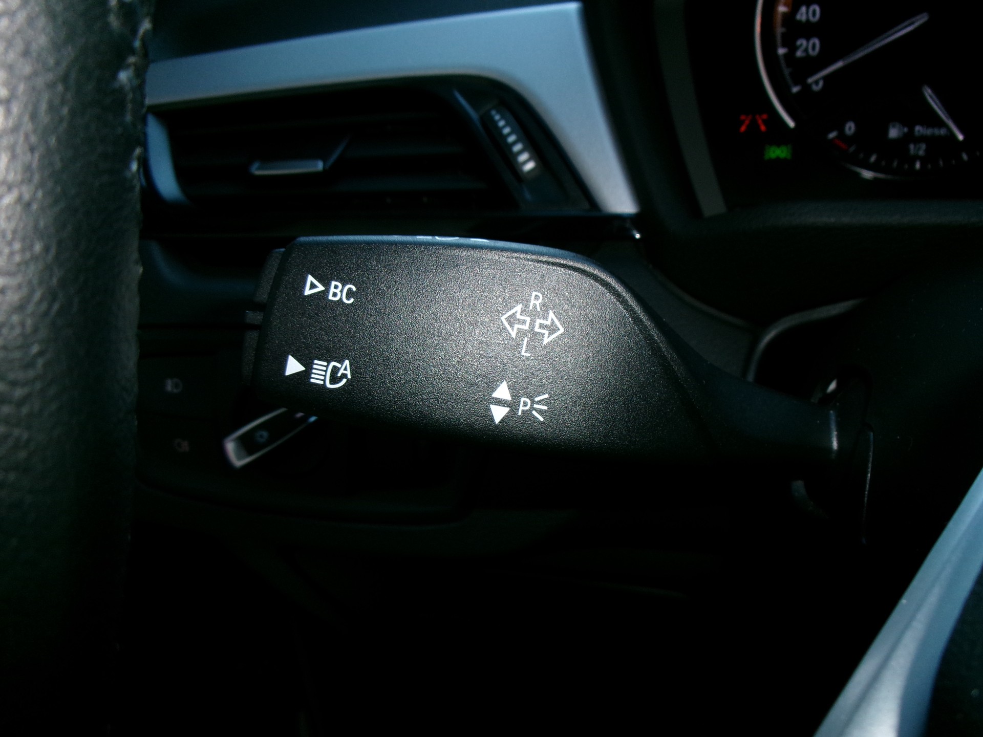 BMW X1 xDrive 18d Travel Edition Steptronic-image-12