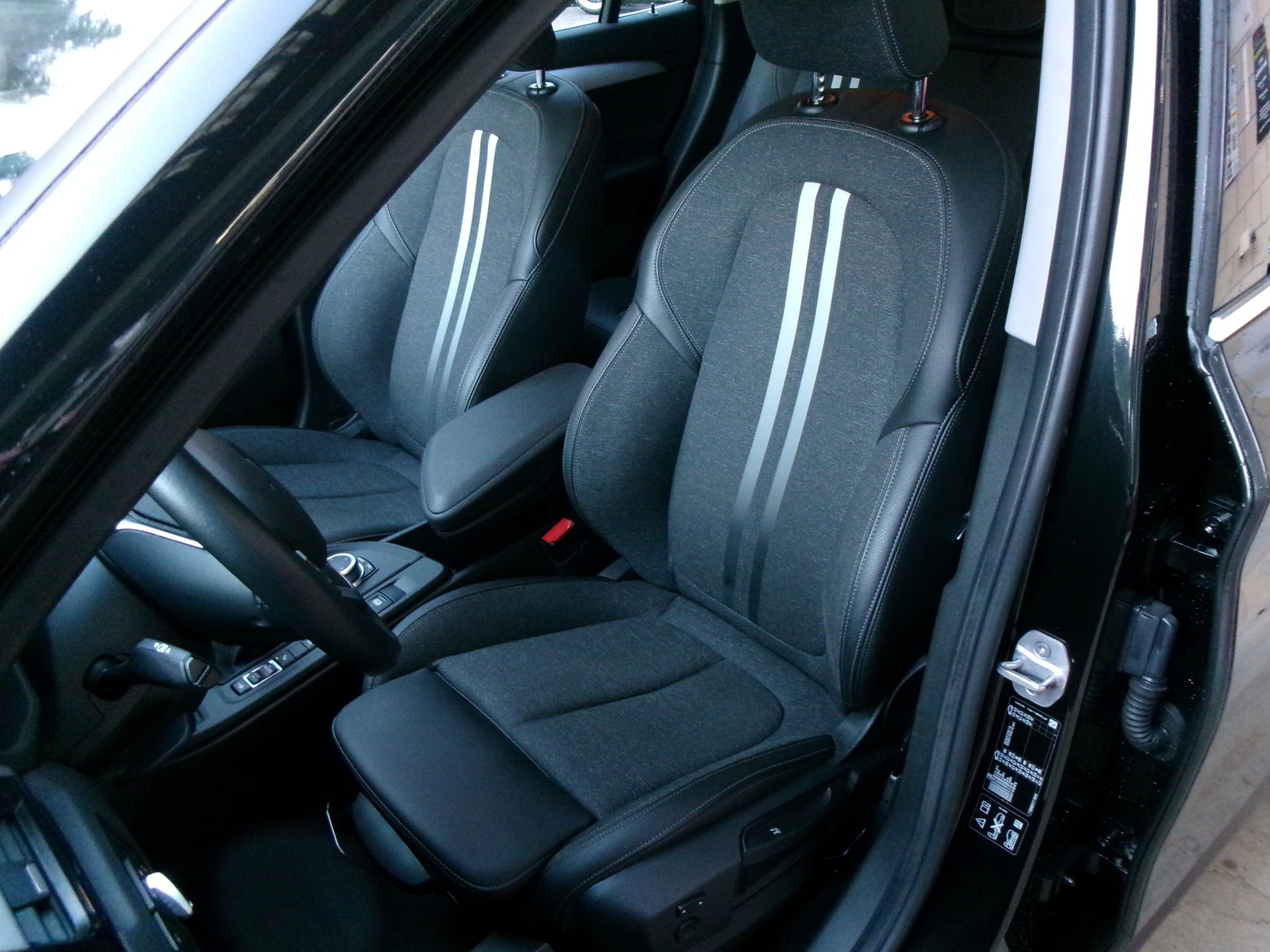 BMW X1 xDrive 18d Travel Edition Steptronic-showroom-element-3