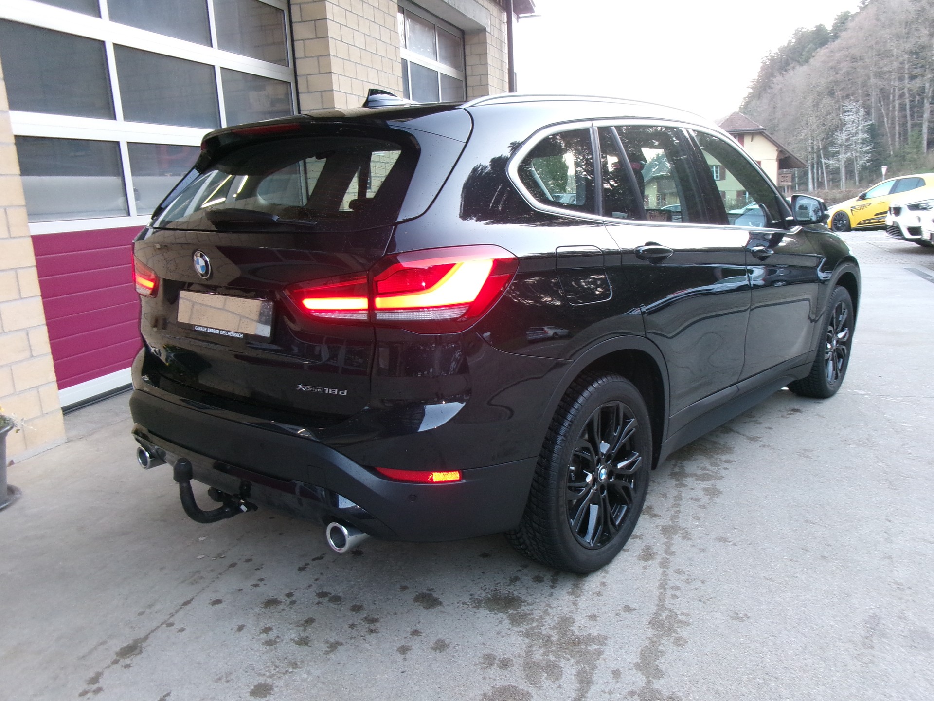 BMW X1 xDrive 18d Travel Edition Steptronic-showroom-element-2