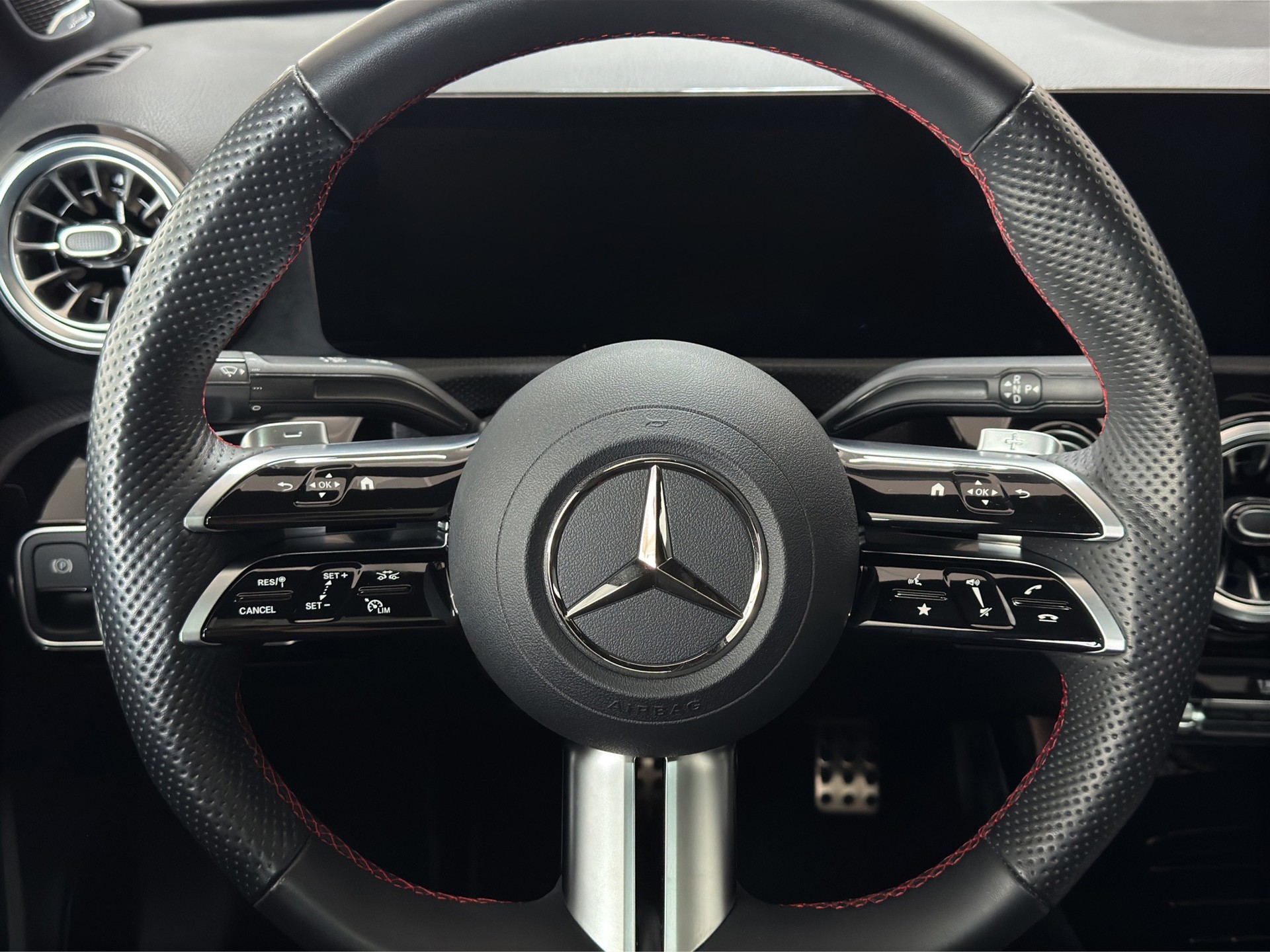 MERCEDES-BENZ A 180 7G-DCT AMG Line Night Star "Pano-Burmester-360°Kamera"-image-12