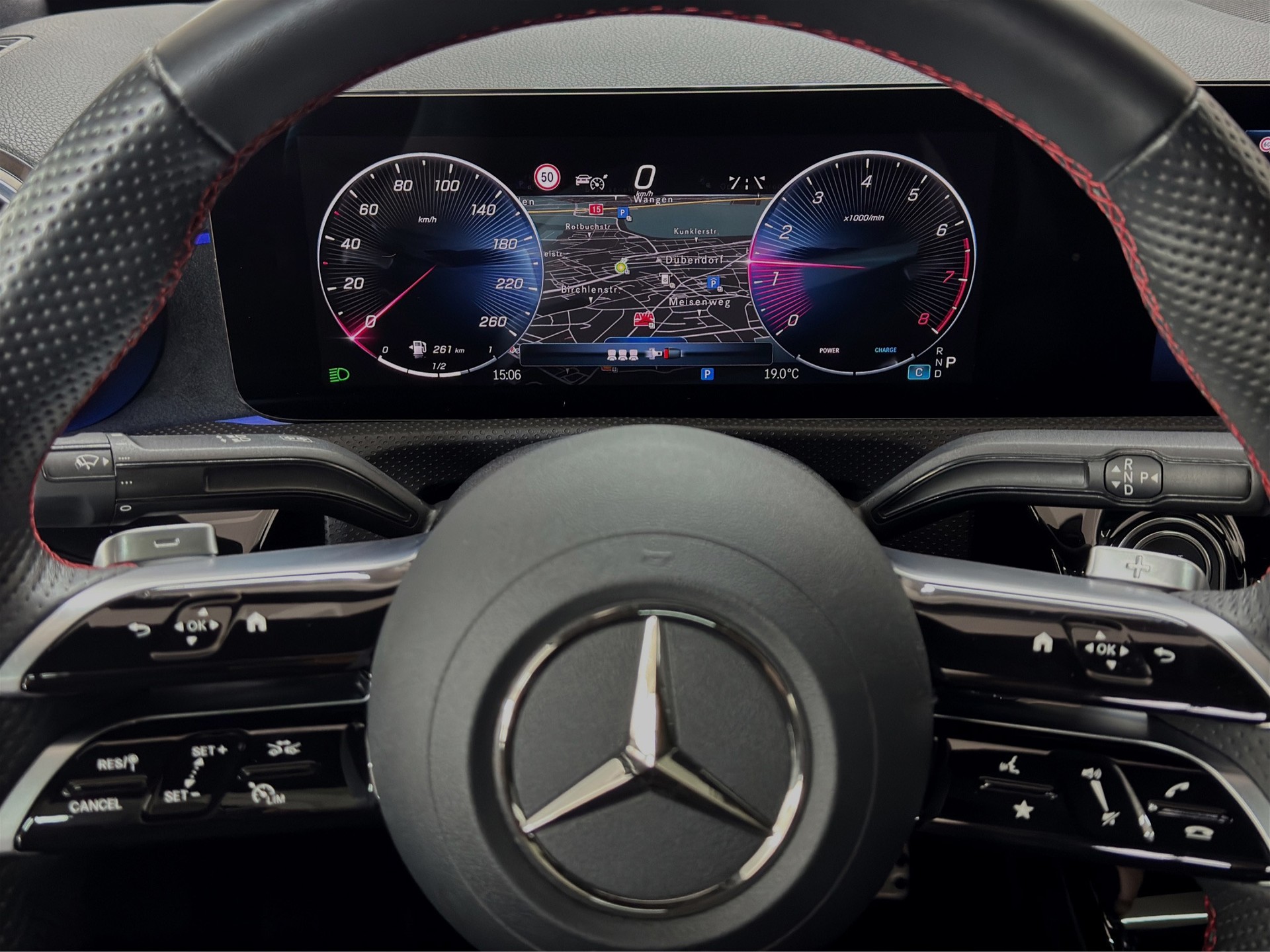MERCEDES-BENZ A 180 7G-DCT AMG Line Night Star "Pano-Burmester-360°Kamera"-image-14