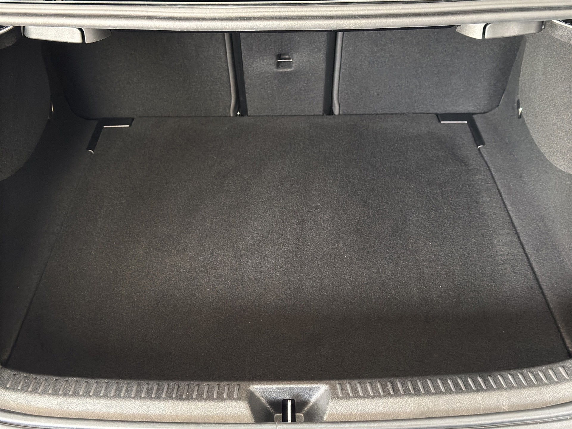 MERCEDES-BENZ A 180 7G-DCT AMG Line Night Star "Pano-Burmester-360°Kamera"-image-26