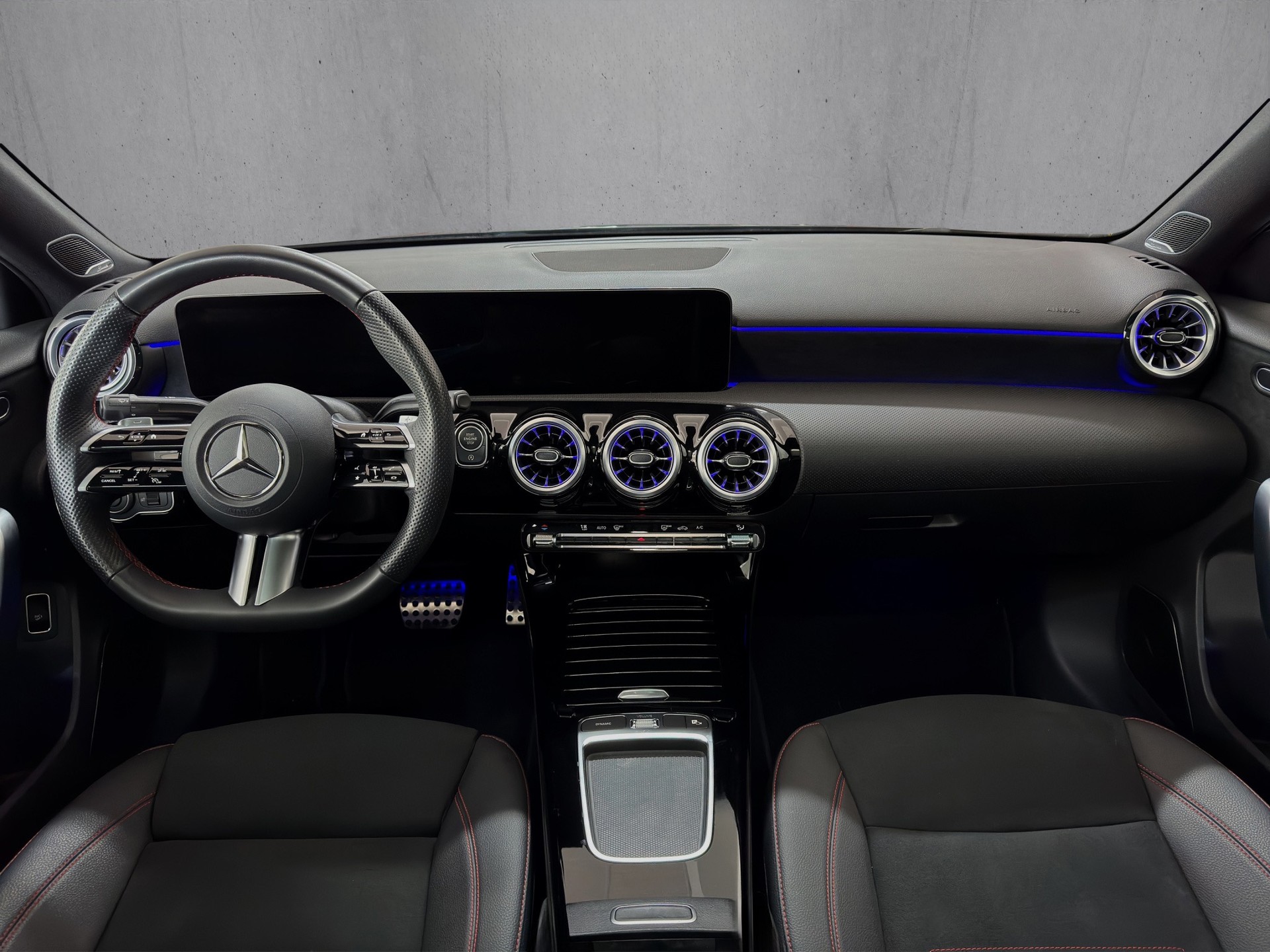 MERCEDES-BENZ A 180 7G-DCT AMG Line Night Star "Pano-Burmester-360°Kamera"-image-11