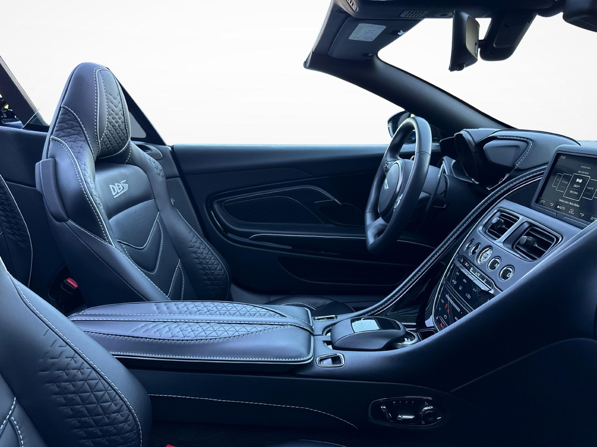 ASTON MARTIN DBS Superleggera Volante 5.2 V12 Bi-Turbo-image-9